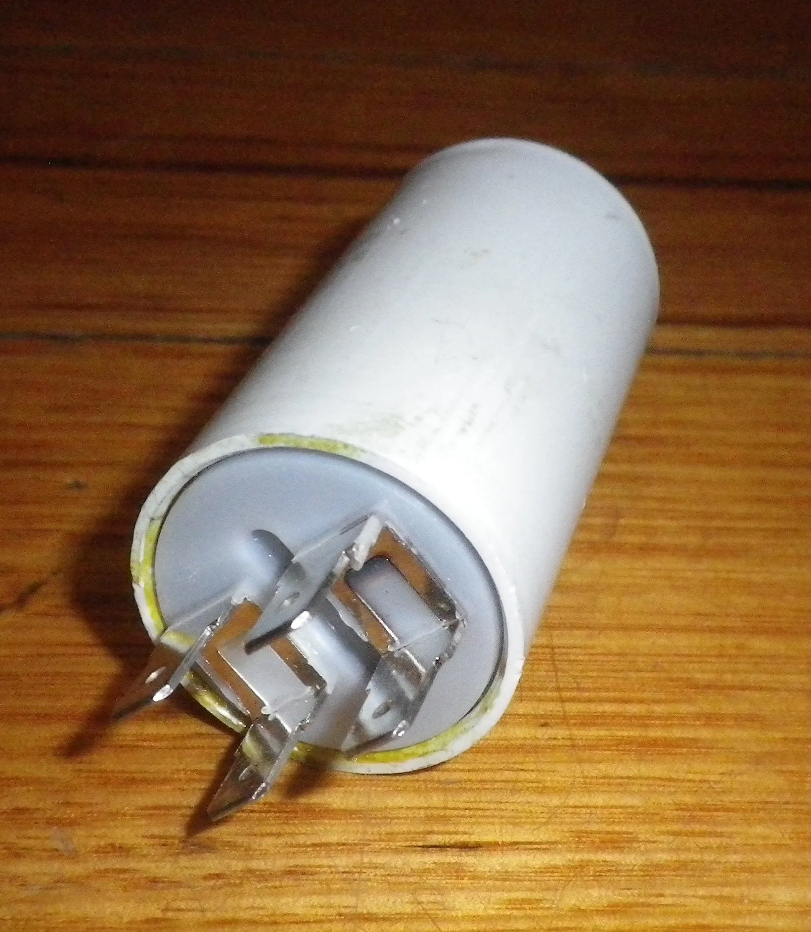 3uF 450Volt Motor Start/Run Capacitor with Bolt - Part # 3WTR450