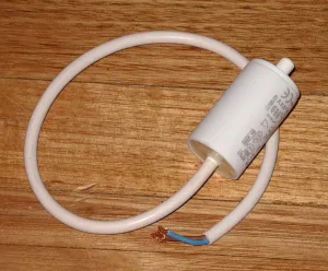 4uF  450Volt Motor Run Capacitor with Wires - Part # CAP004W