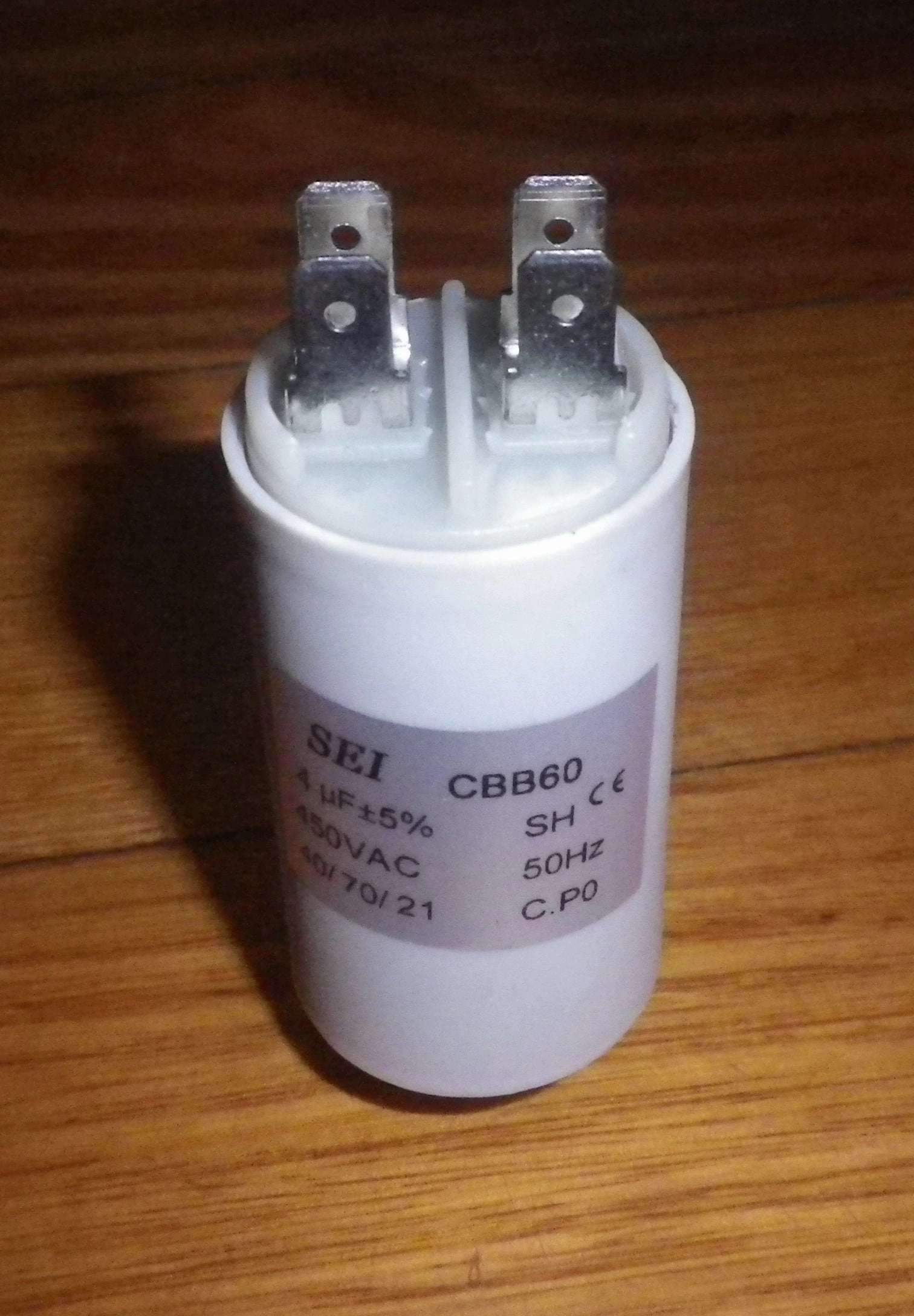 4uF 440Volt Motor Start Capacitor with Stud - CAP004S