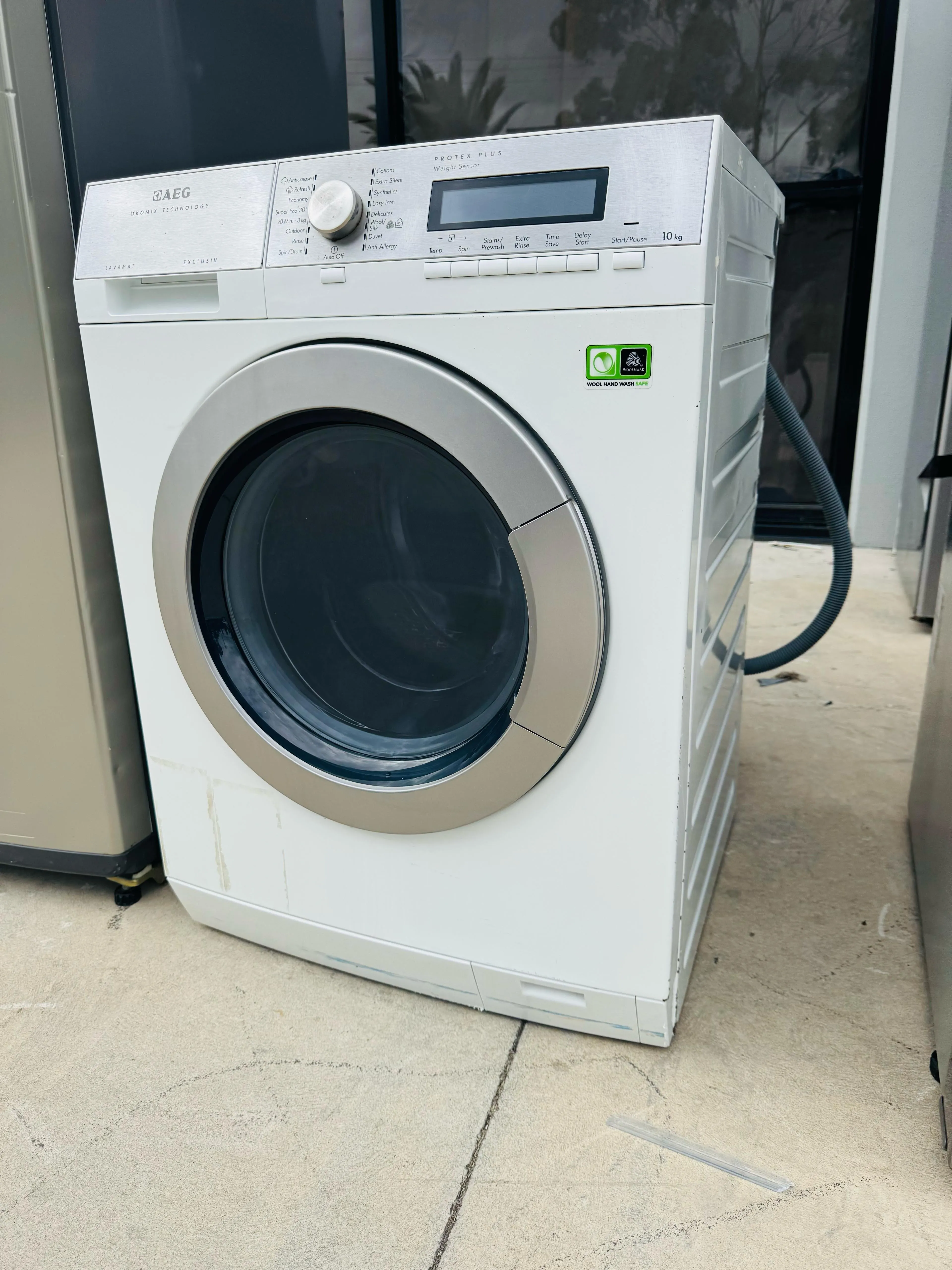 **AEG 10KGS FRONT LOADER WASHING MACHINE**