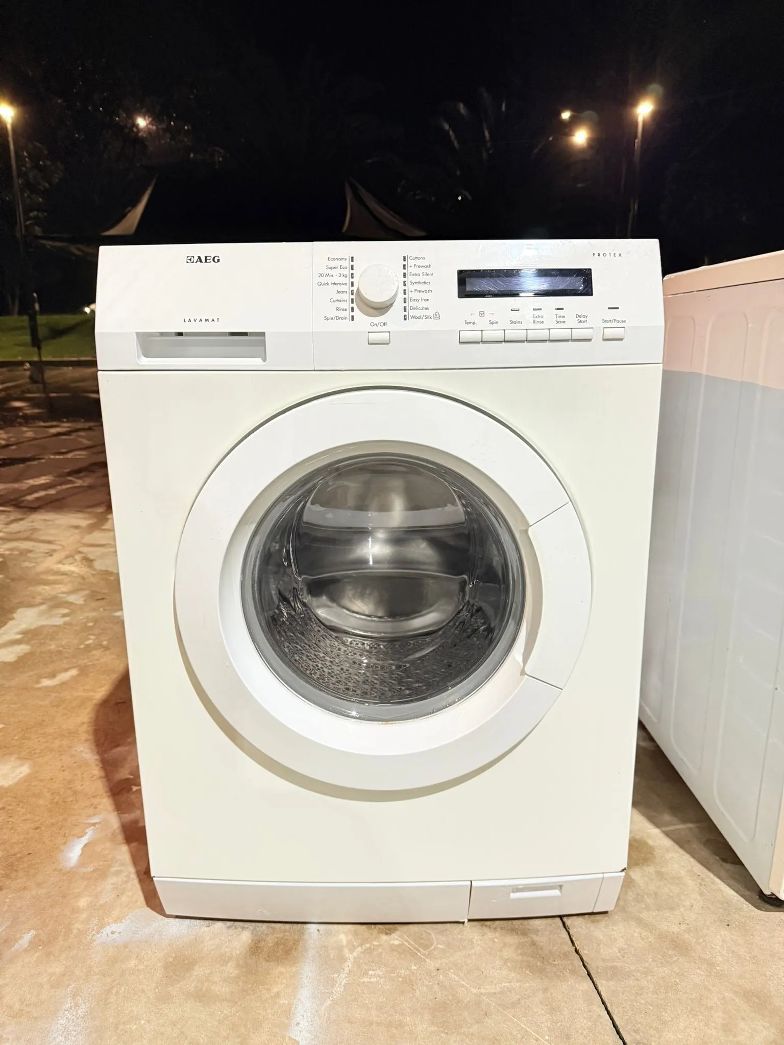 **AEG 8KGS FRONT LOADER WASHING MACHINE**
