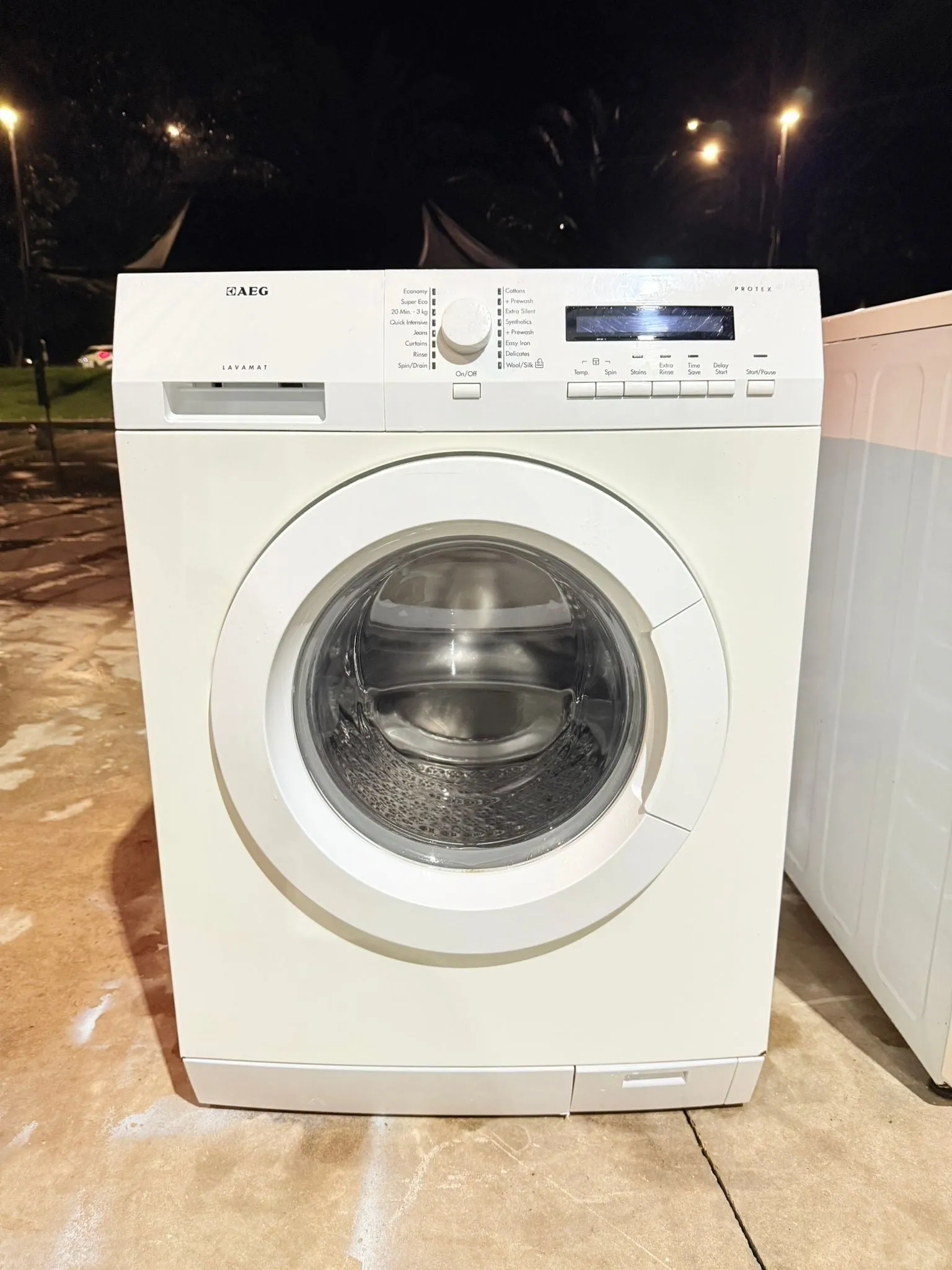 **AEG 8KGS FRONT LOADER WASHING MACHINE**