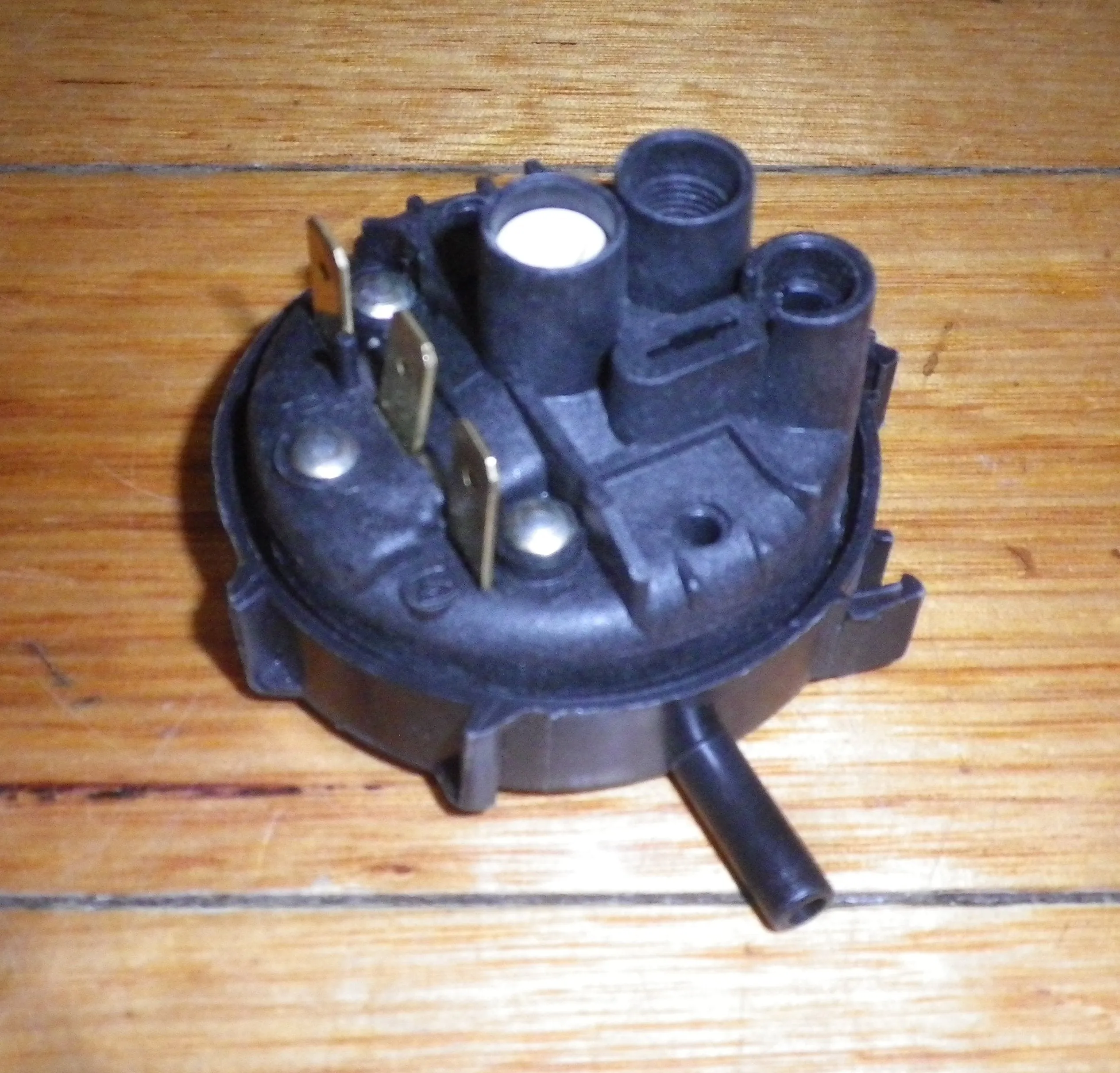 Ariston Front Loader Washer Pressure Switch 3 Terminals - Part # UNI210, A199993