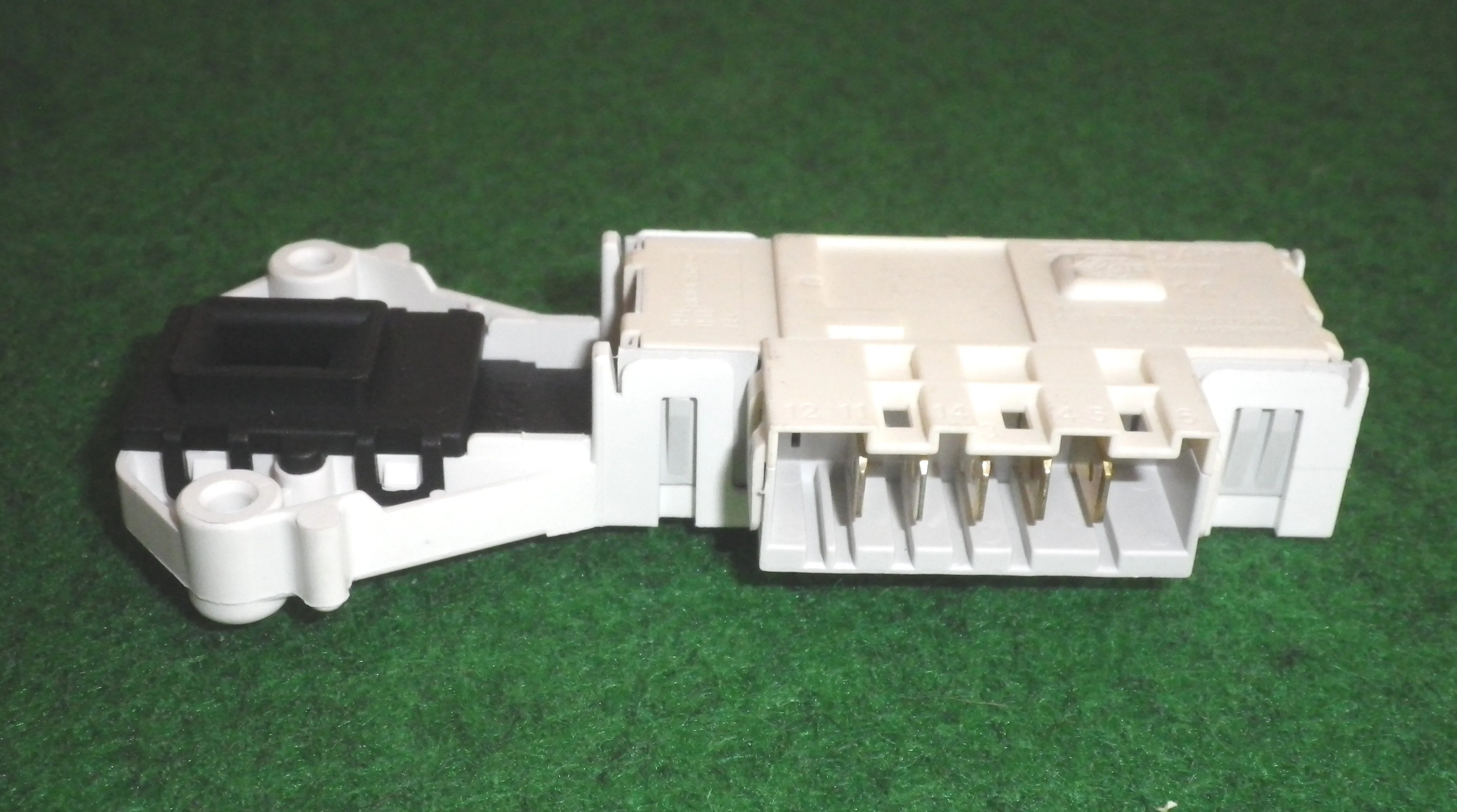 Ariston, Hotpoint, Indesit Front Loader Door Interlock Switch - Part # IN62105