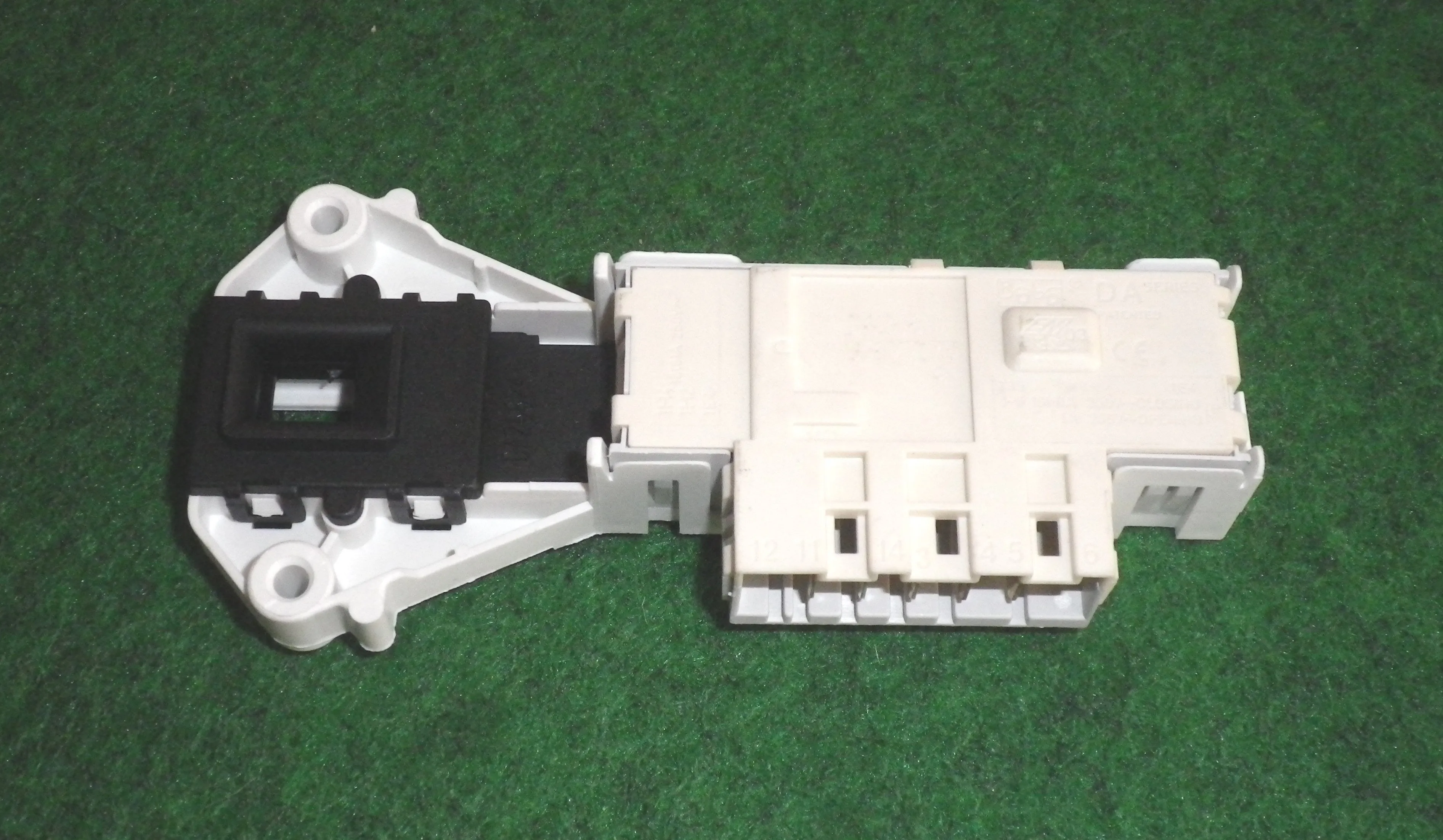 Ariston, Hotpoint, Indesit Front Loader Door Interlock Switch - Part # IN62105