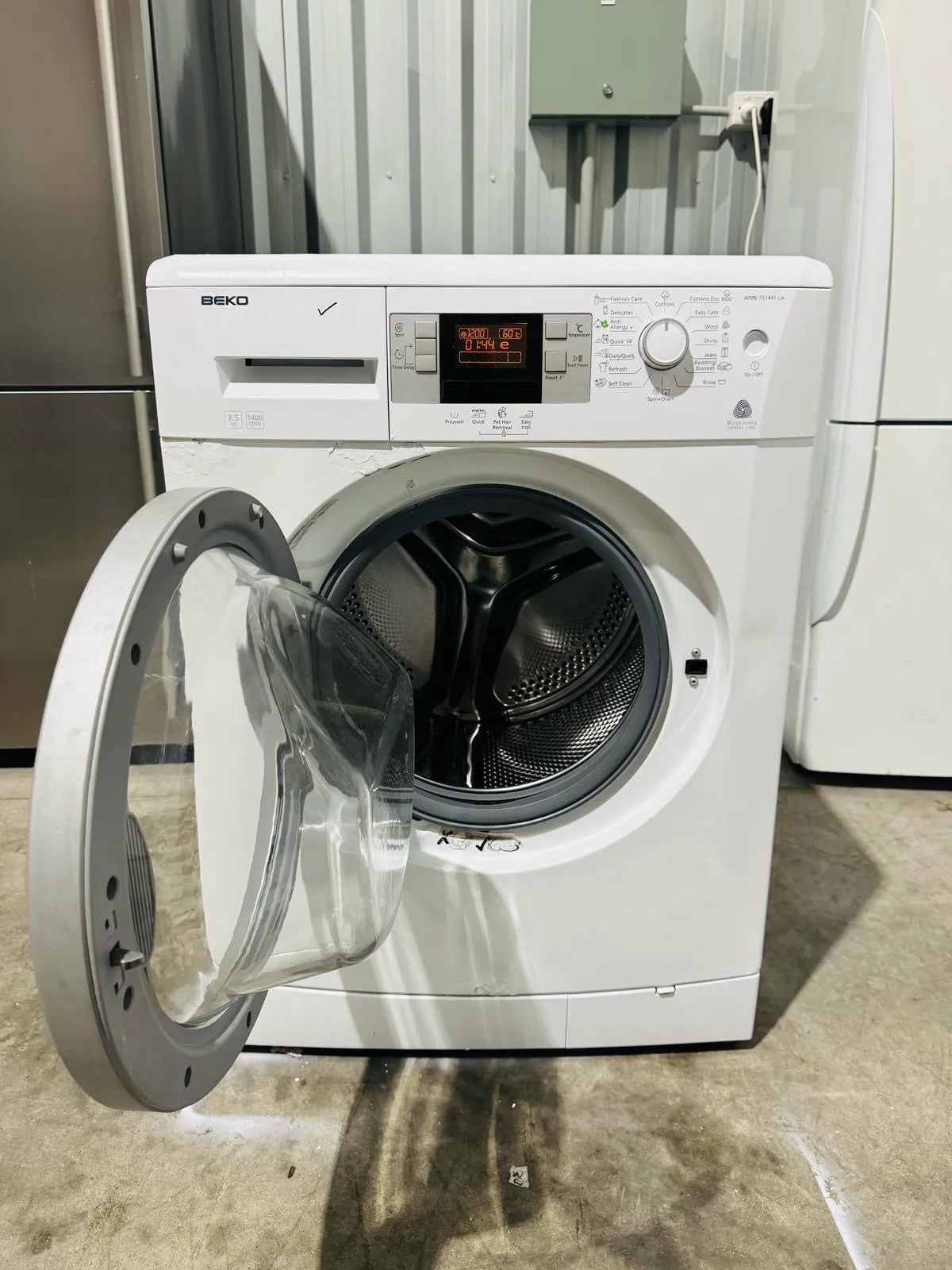 **BEKO 7.5 KGS FRONT LOADER WASHING MACHINE**