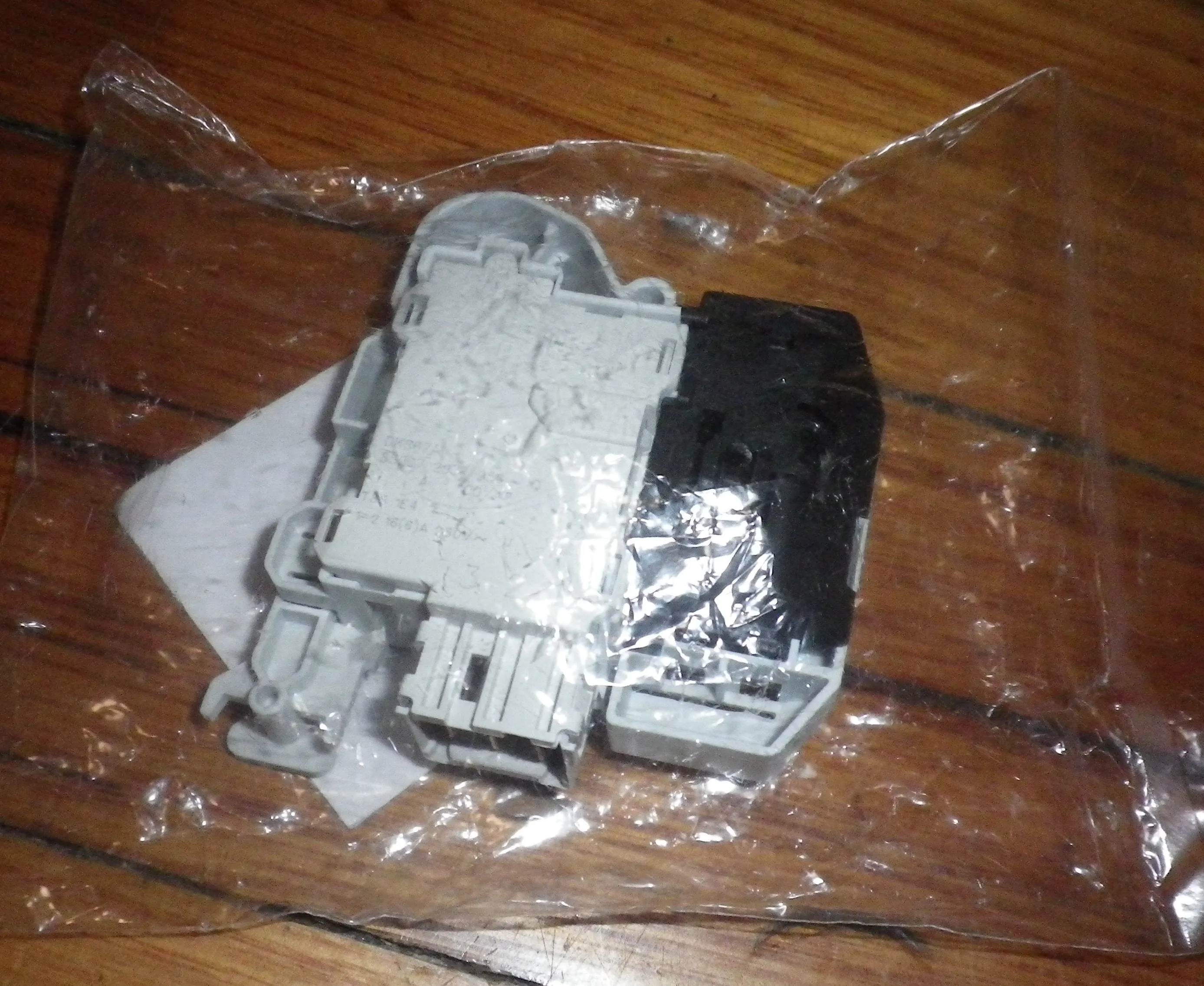 Bosch WAW28920AU Front Load Washer Door Interlock Switch - Part # 638259, 00638259