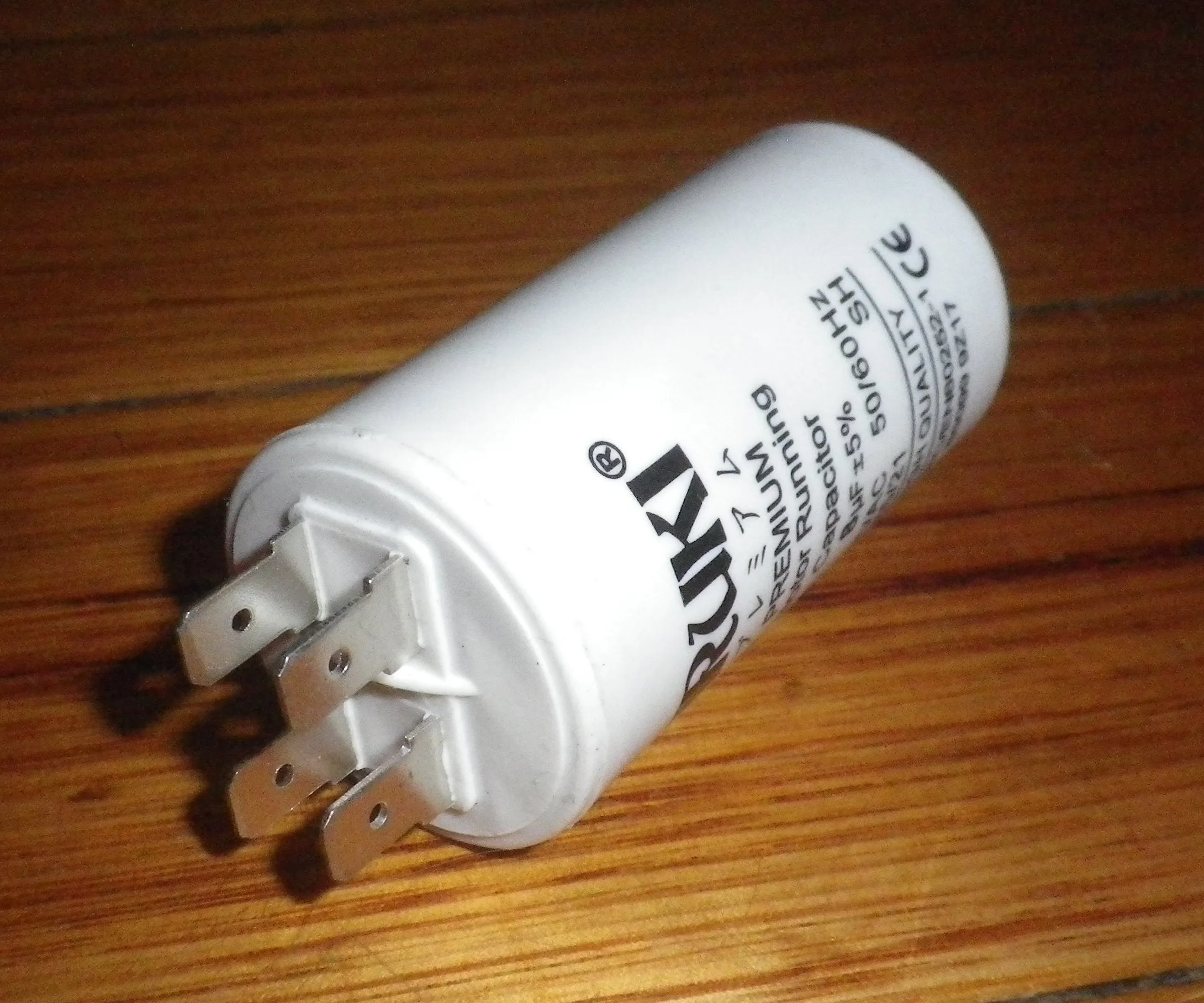 Budget Aruki 8uF 440Volt Motor Start Capacitor with Bolt - CAP008DS