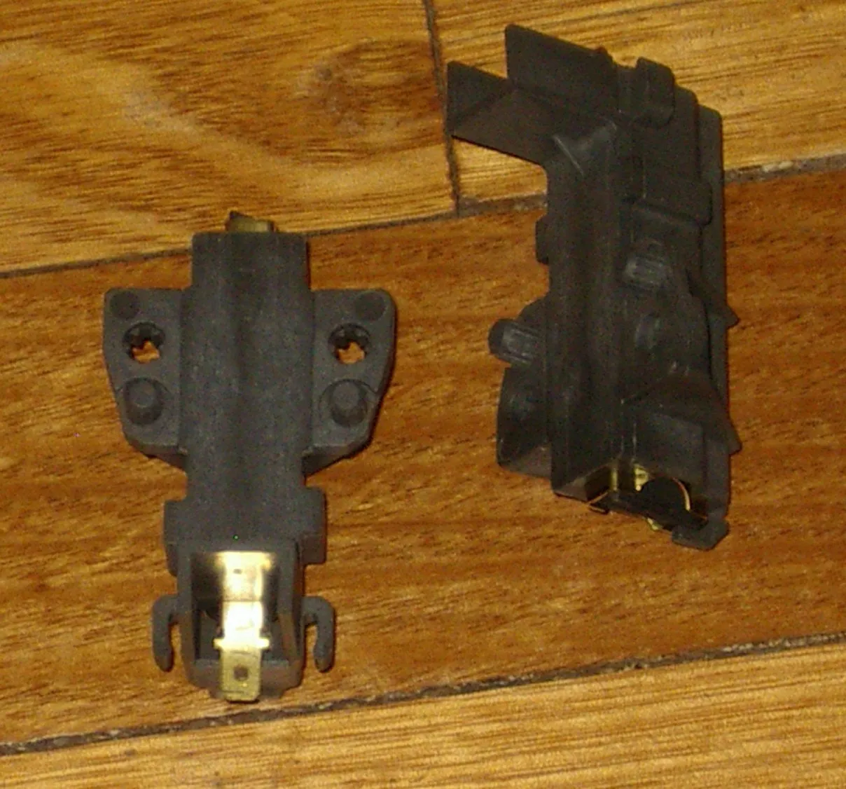 Carbon Motor Brushes suit Ariston, Maytag, Whirlpool Front Loader -Part # BT405A