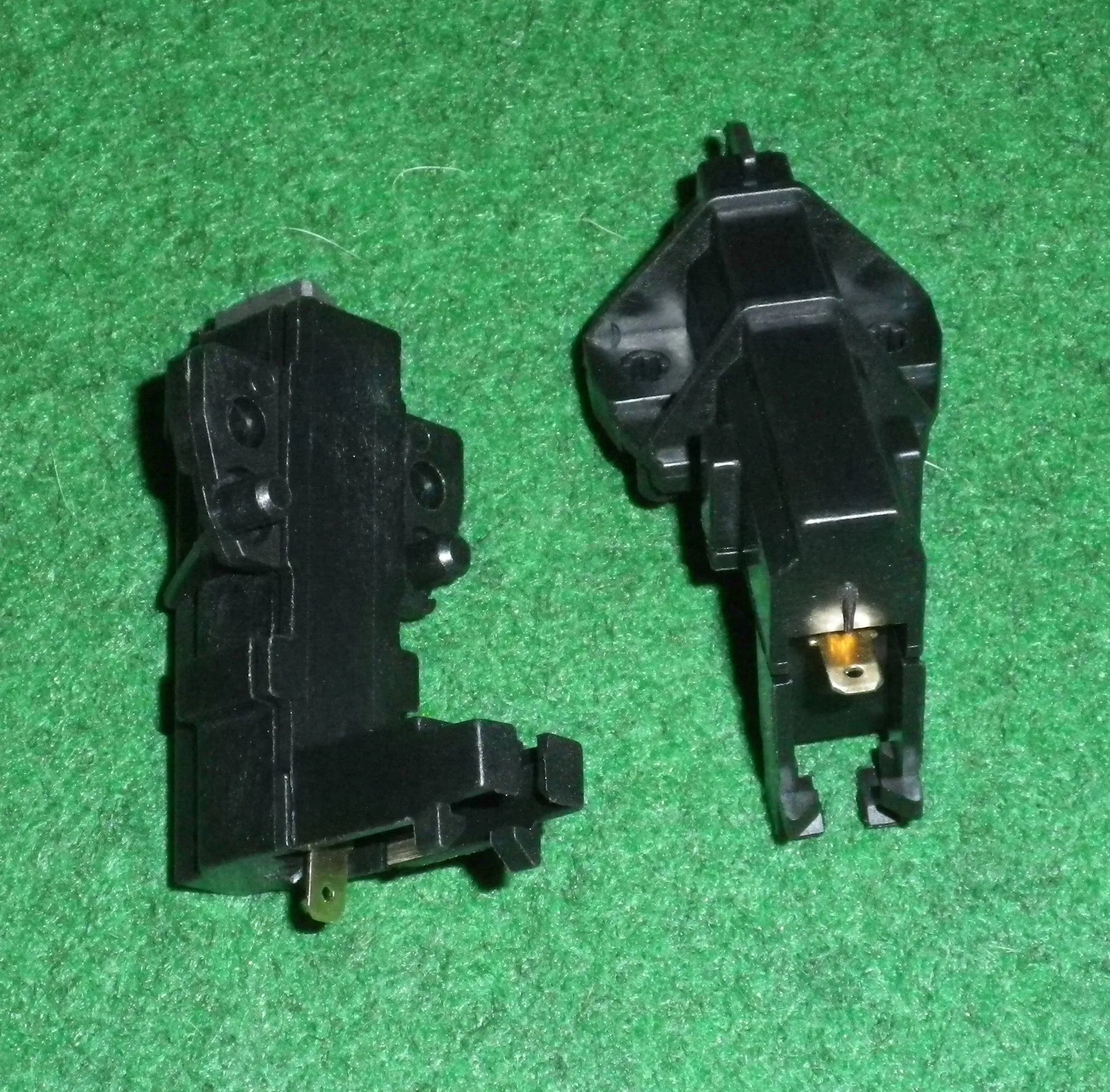 Carbon Motor Brushes suit Ariston, Maytag, Whirlpool Front Loader -Part # SV1202