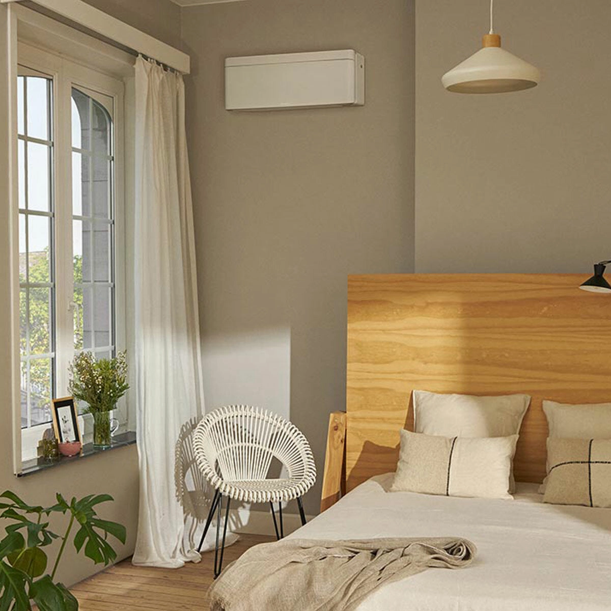 Daikin Stylish White trial split air conditioner 7000 7000 7000 BTU inverter A    wifi external unit 4 kW