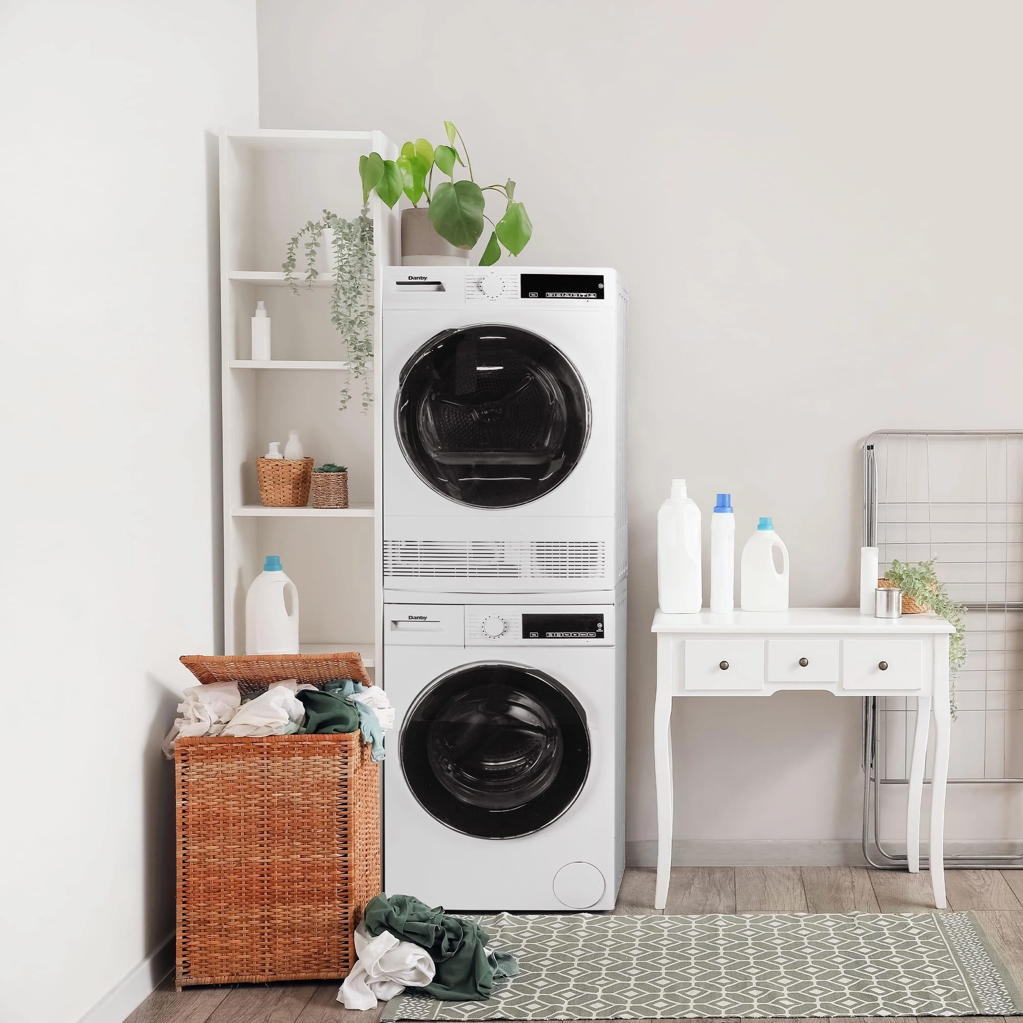 Danby 4.0 cu. ft. Compact Condensing Sensor Dryer DDY040D3WDB