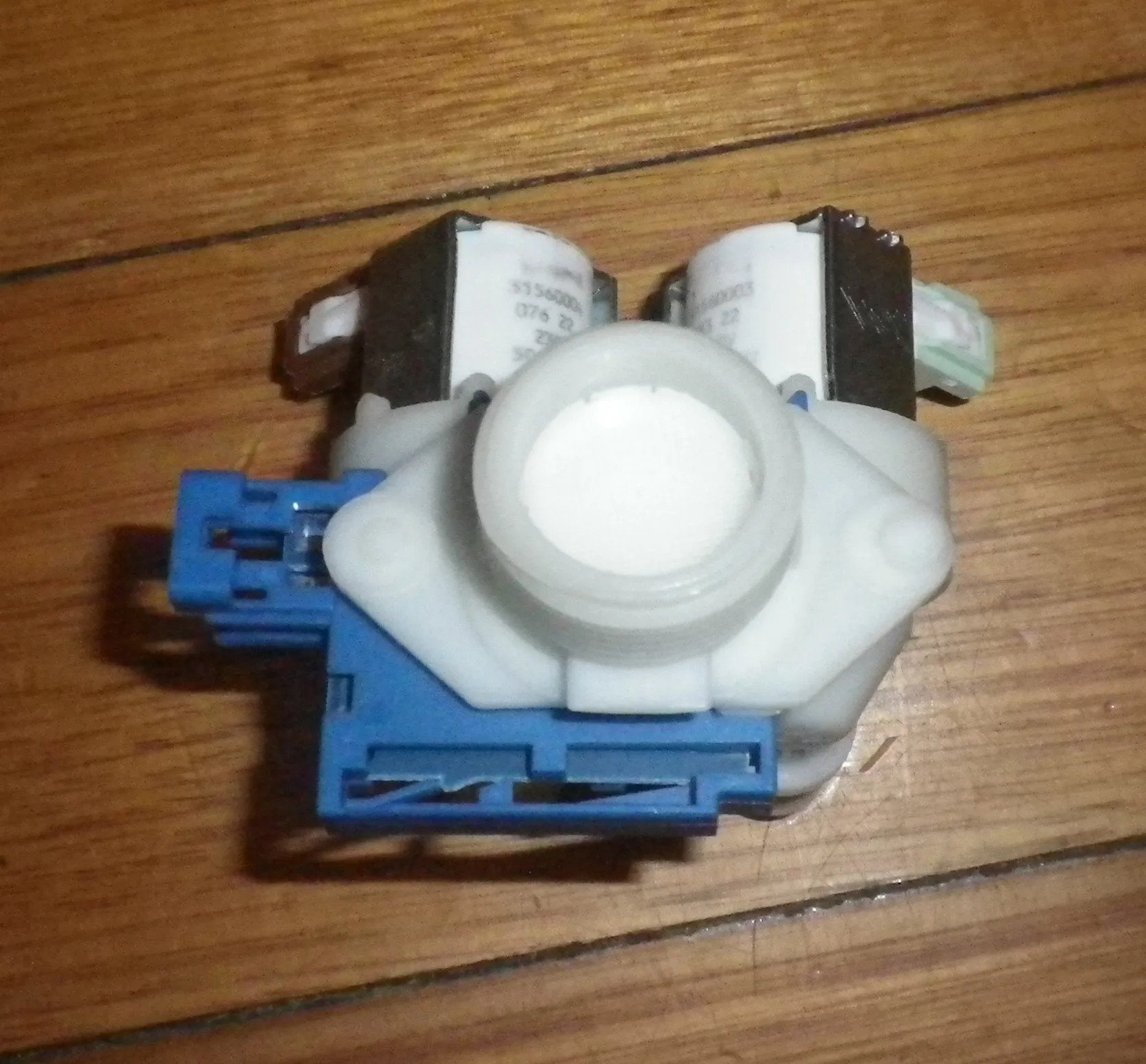 Dual Inlet Valve with Flowmeter suits AEG LWX9A9613C Washer Dryer - Part # 1325186607