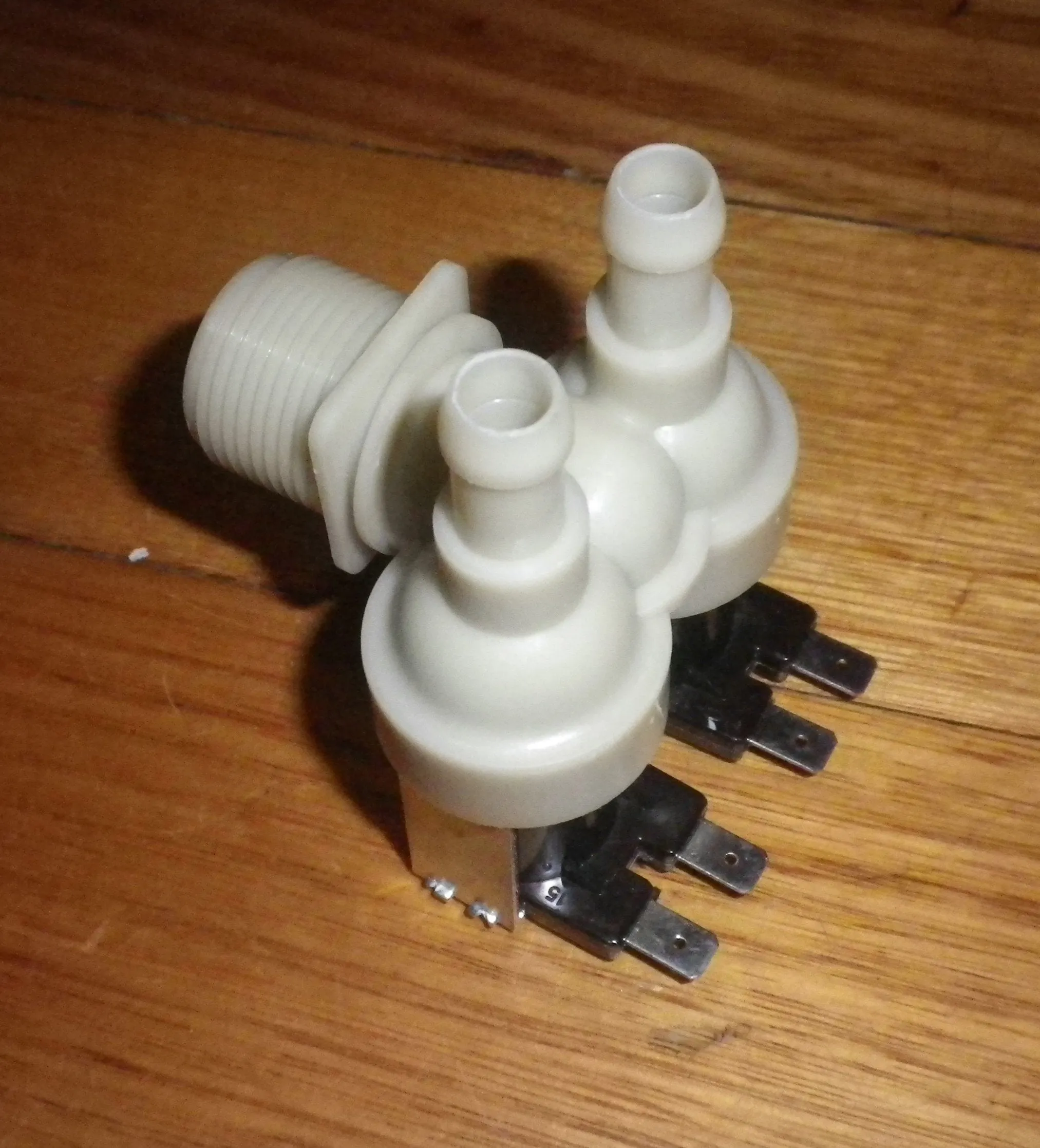 Dual Outlet 10mm 10ltr/min Right-Angled Inlet Valve - Part # WV025B