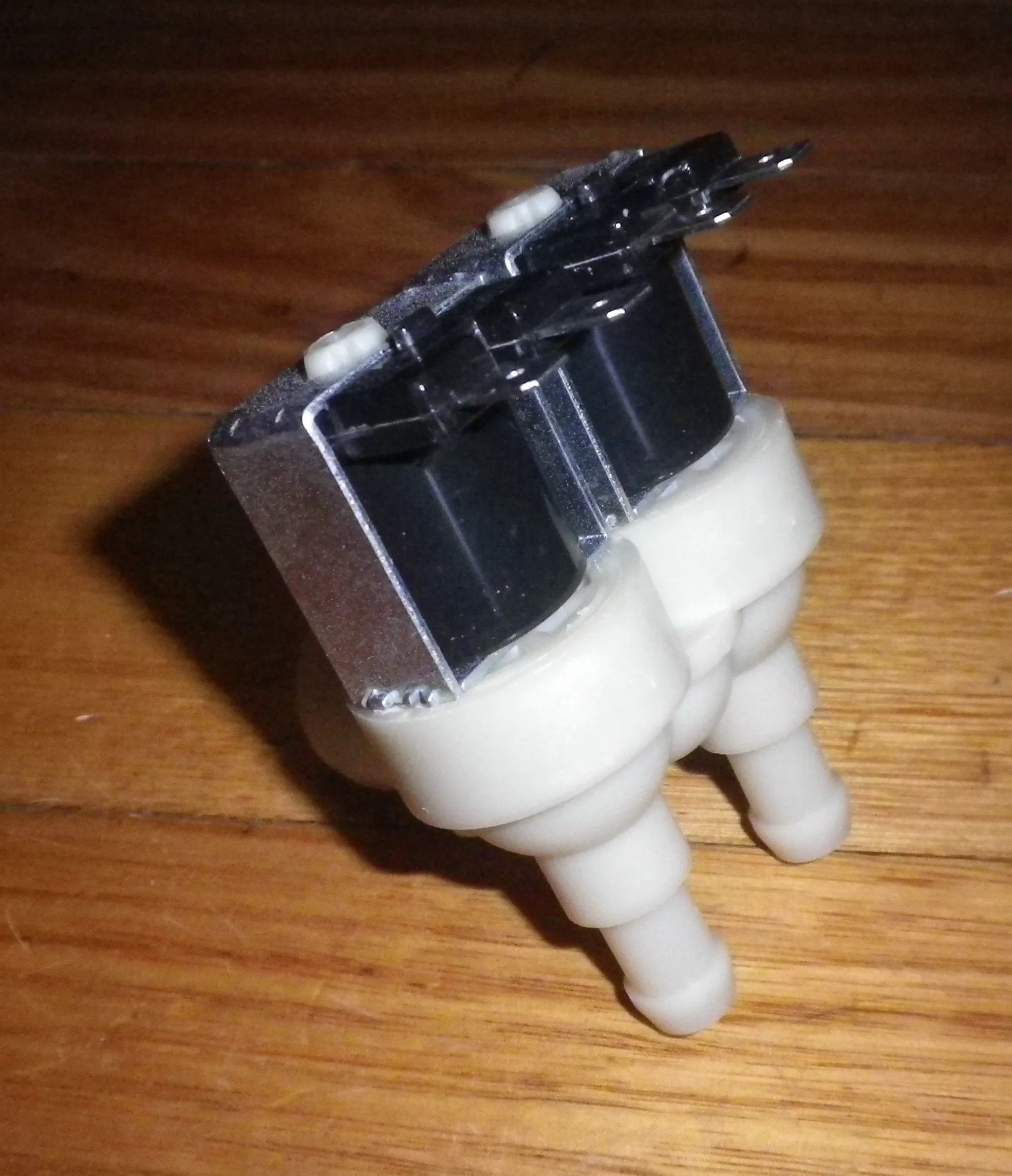 Dual Outlet 10mm 10ltr/min Right-Angled Inlet Valve - Part # WV025B