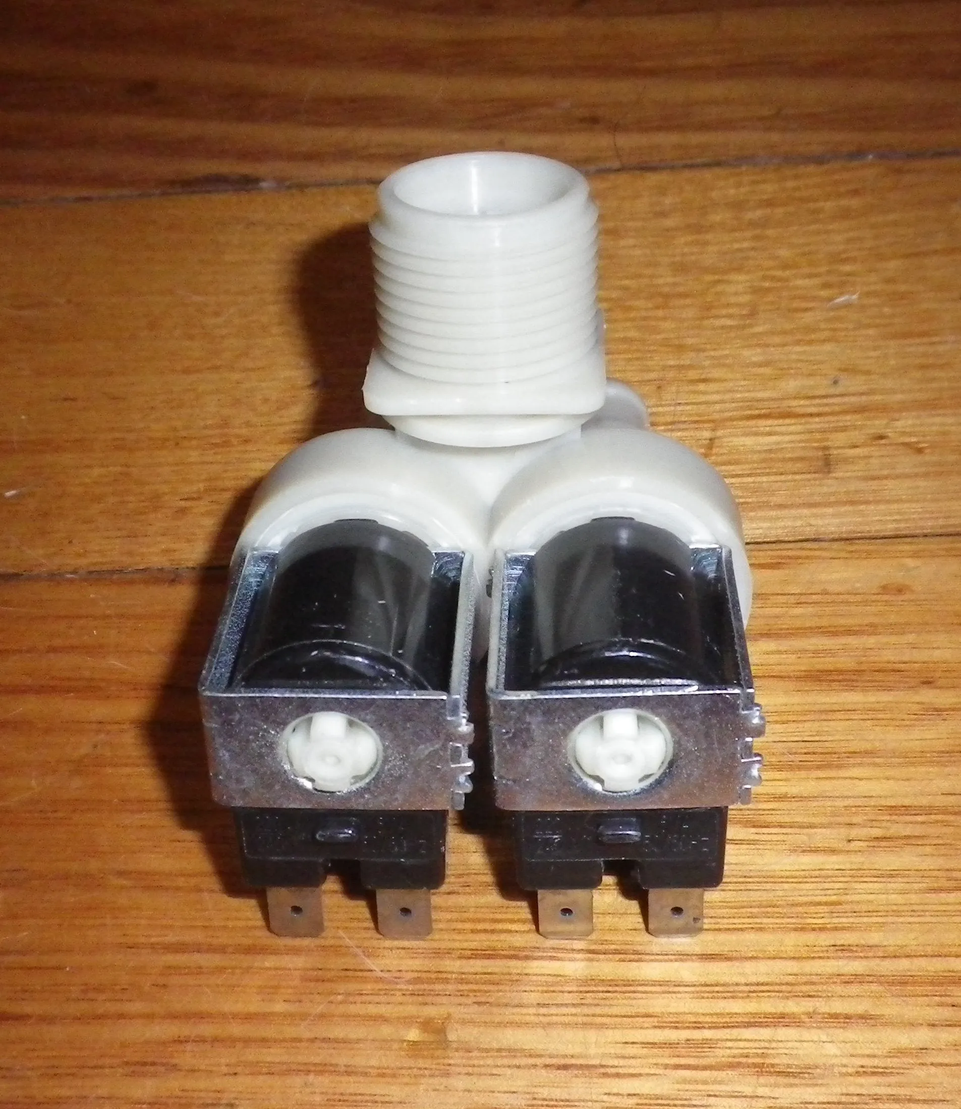 Dual Outlet 10mm 10ltr/min Right-Angled Inlet Valve - Part # WV025B