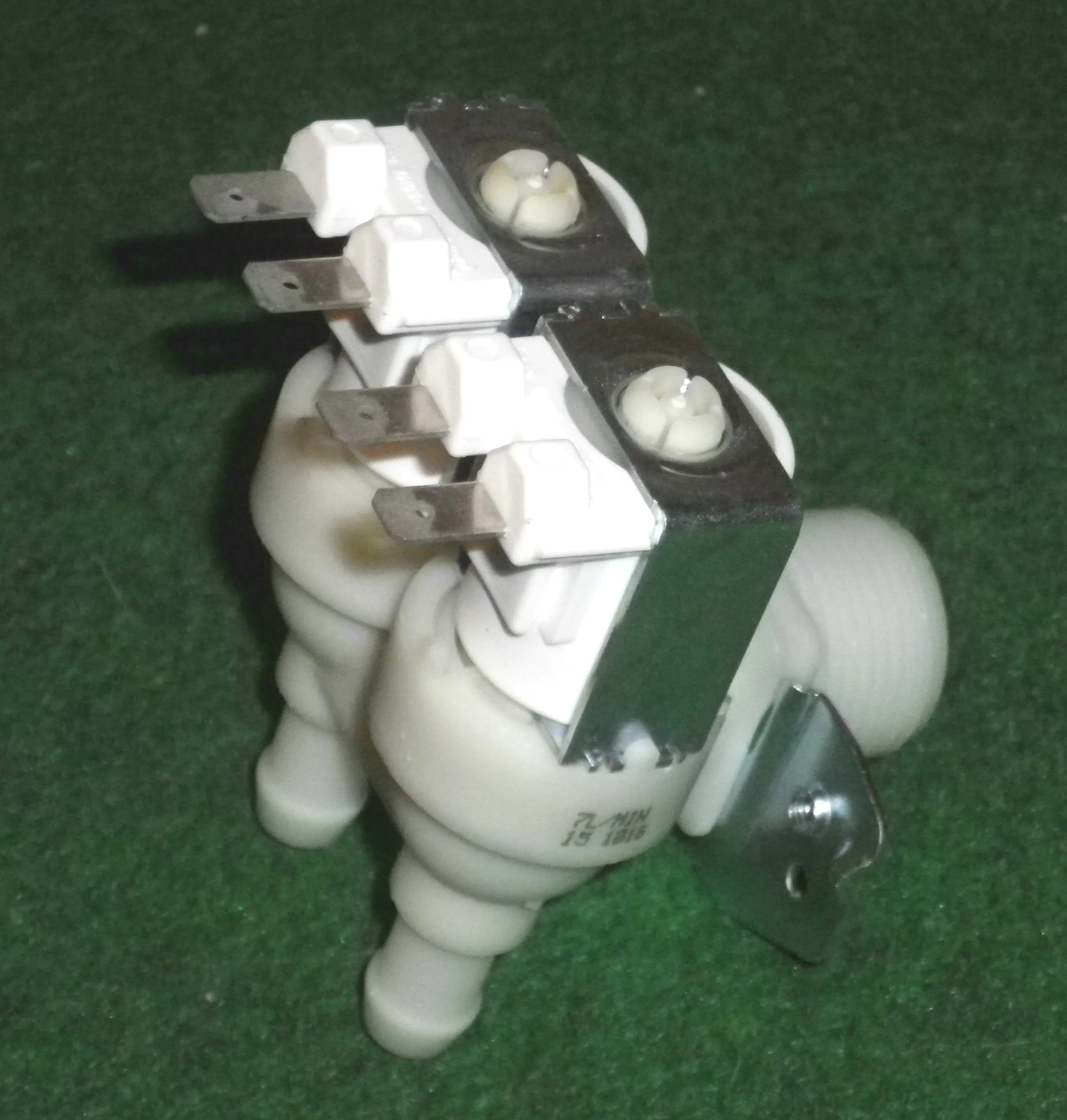 Dual Outlet 10mm 7ltr/min Right-Angled Inlet Valve - Part # WV025