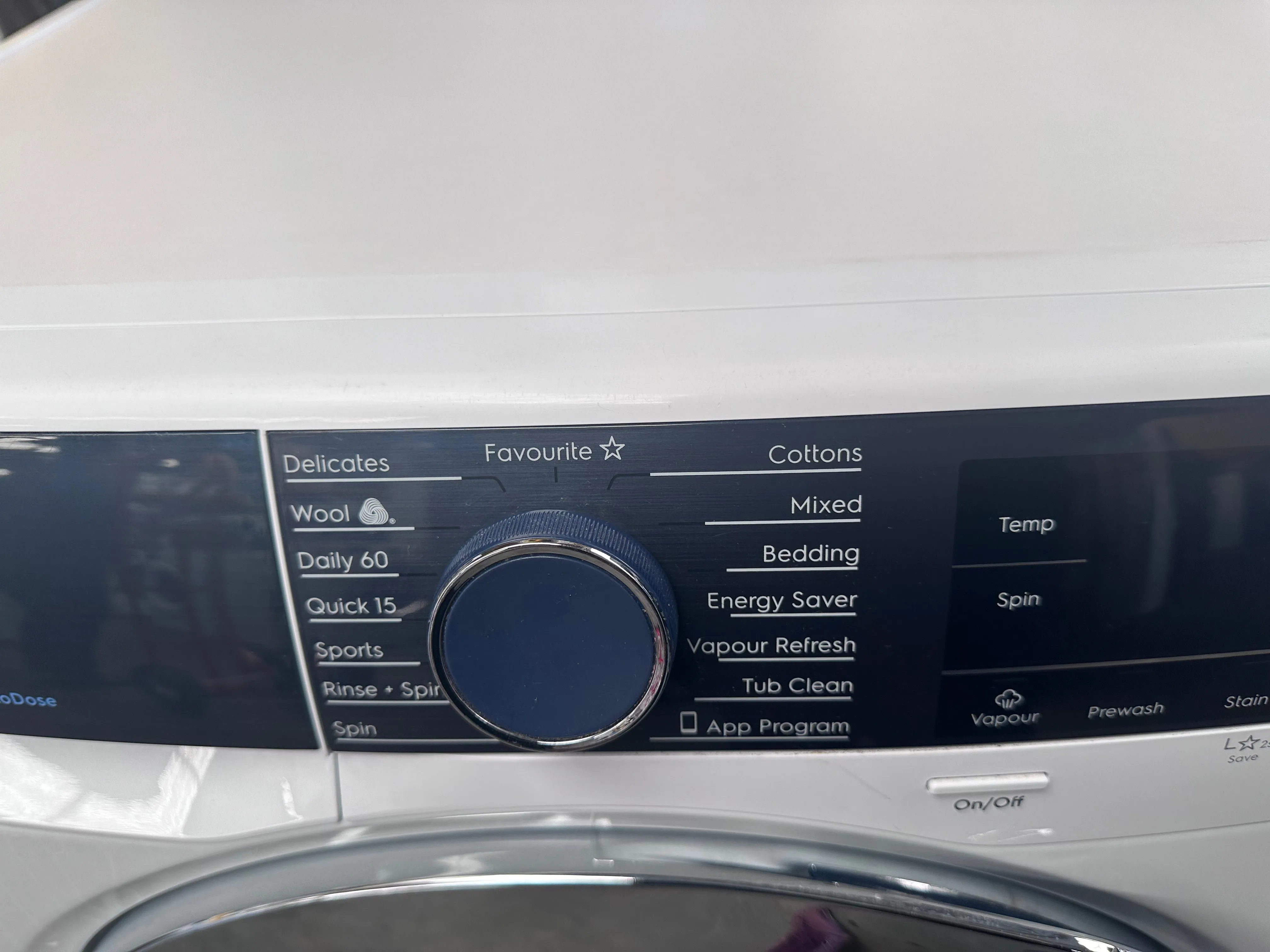 Electrolux 10kg Front Load with AutoDose [Refurbished]