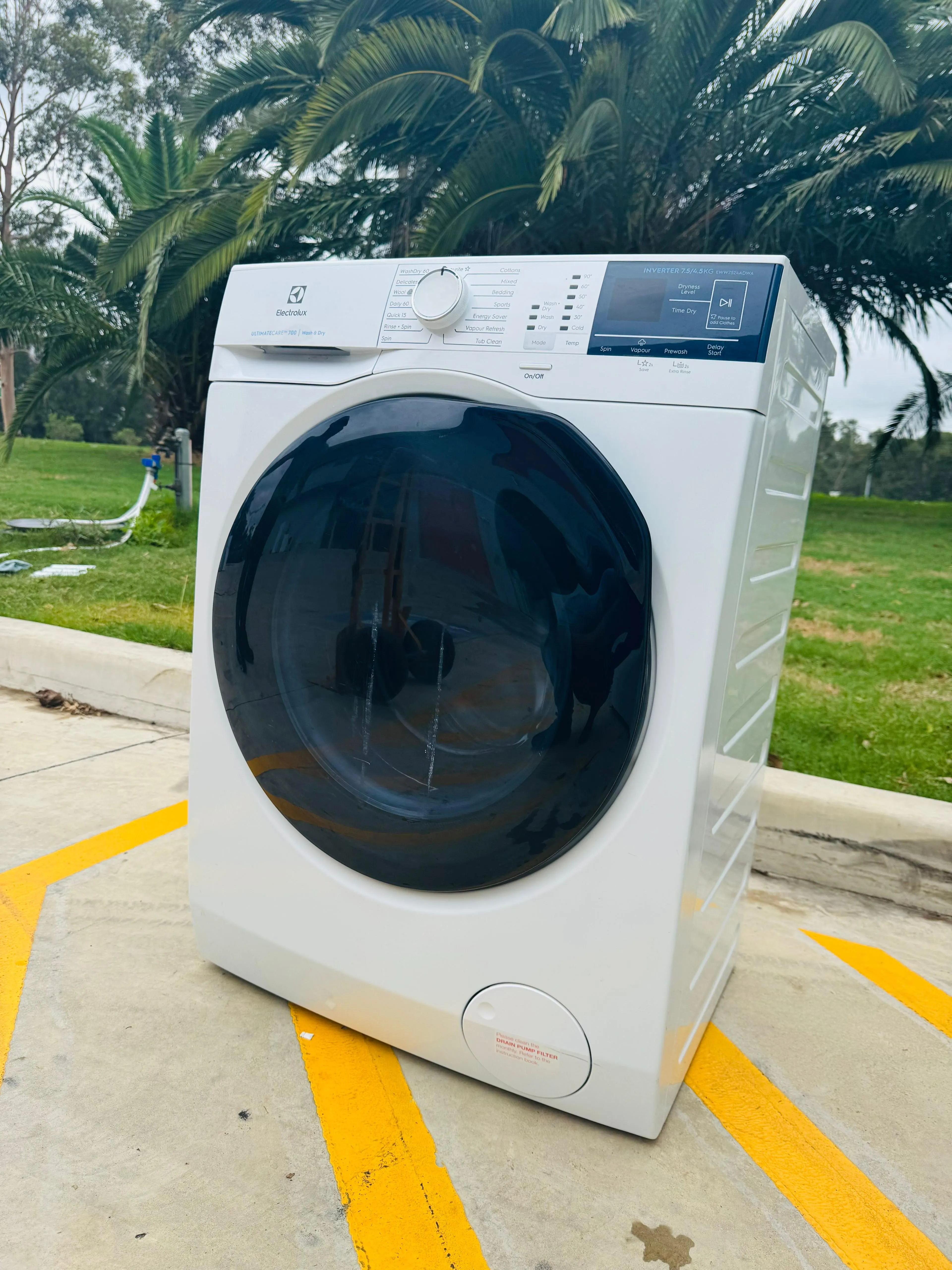 **ELECTROLUX 7.5 KGS FRONT LOADER WASHING MACHINE & 4.5 KGS DRYER COMBO**