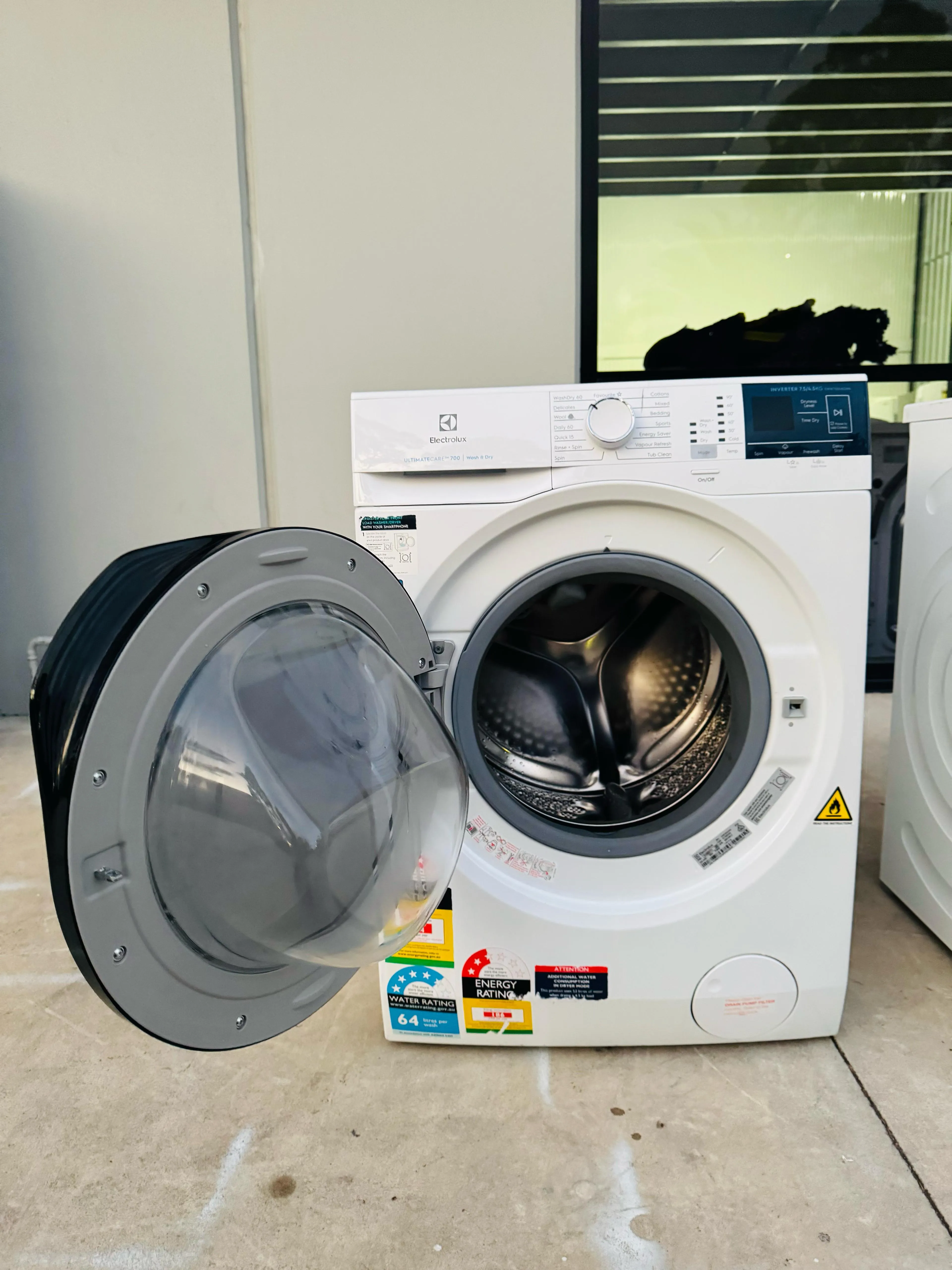 **ELECTROLUX 7.5 KGS FRONT LOADER WASHING MACHINE** FREE DELIVERY