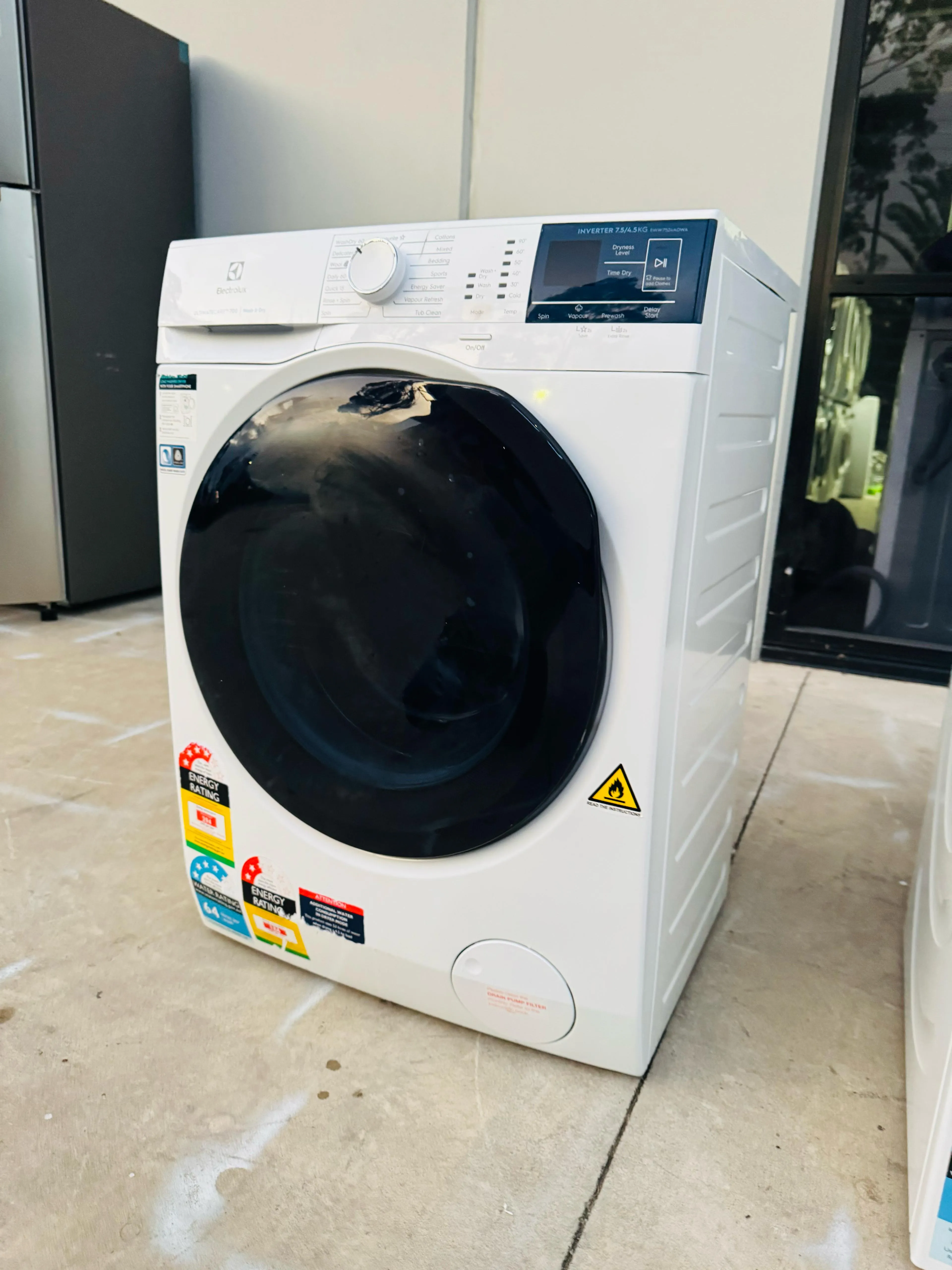 **ELECTROLUX 7.5 KGS FRONT LOADER WASHING MACHINE** FREE DELIVERY