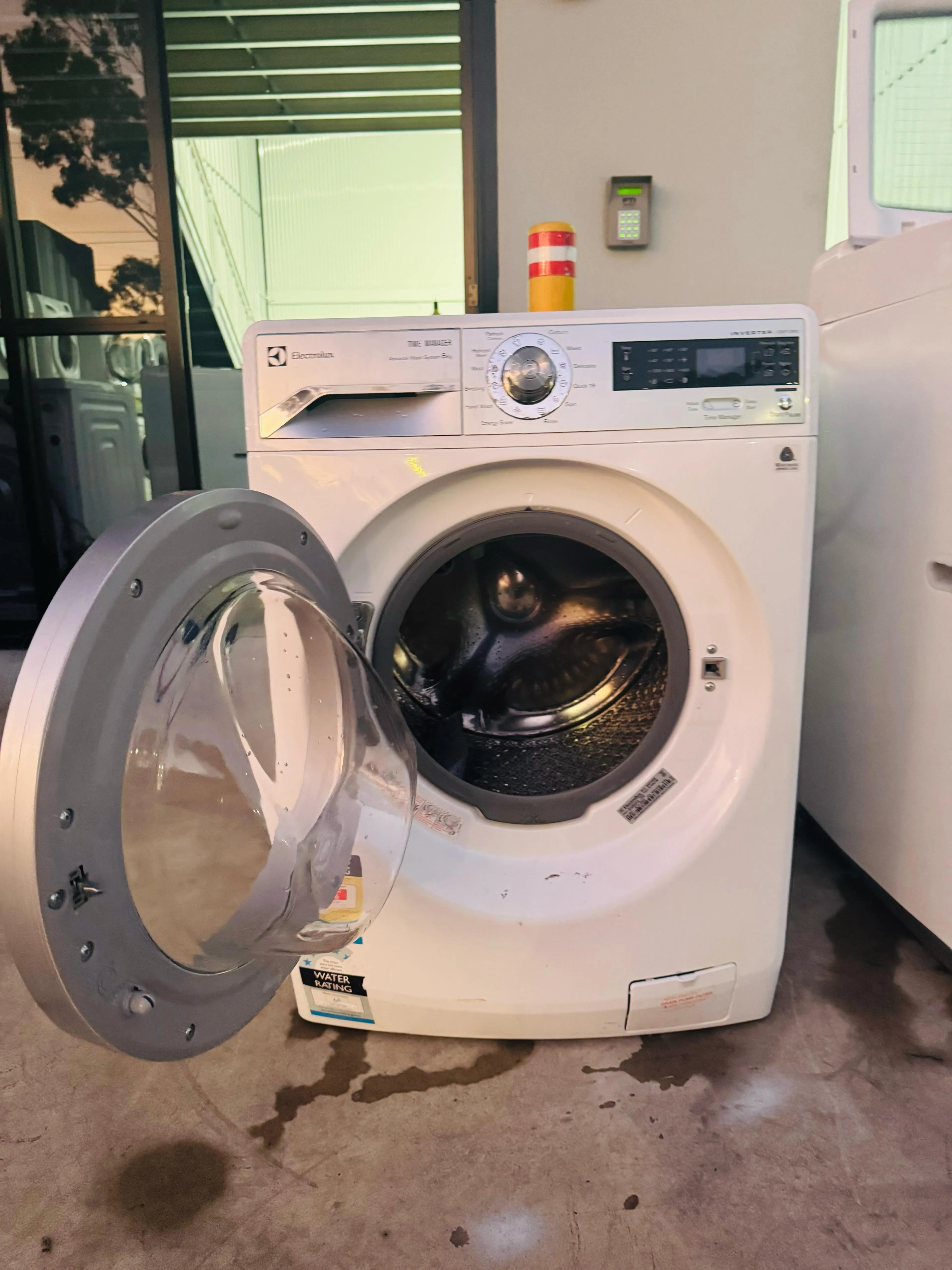 **ELECTROLUX 8KGS FRONT LOADER WASHING MACHINE** FREE DELIVERY