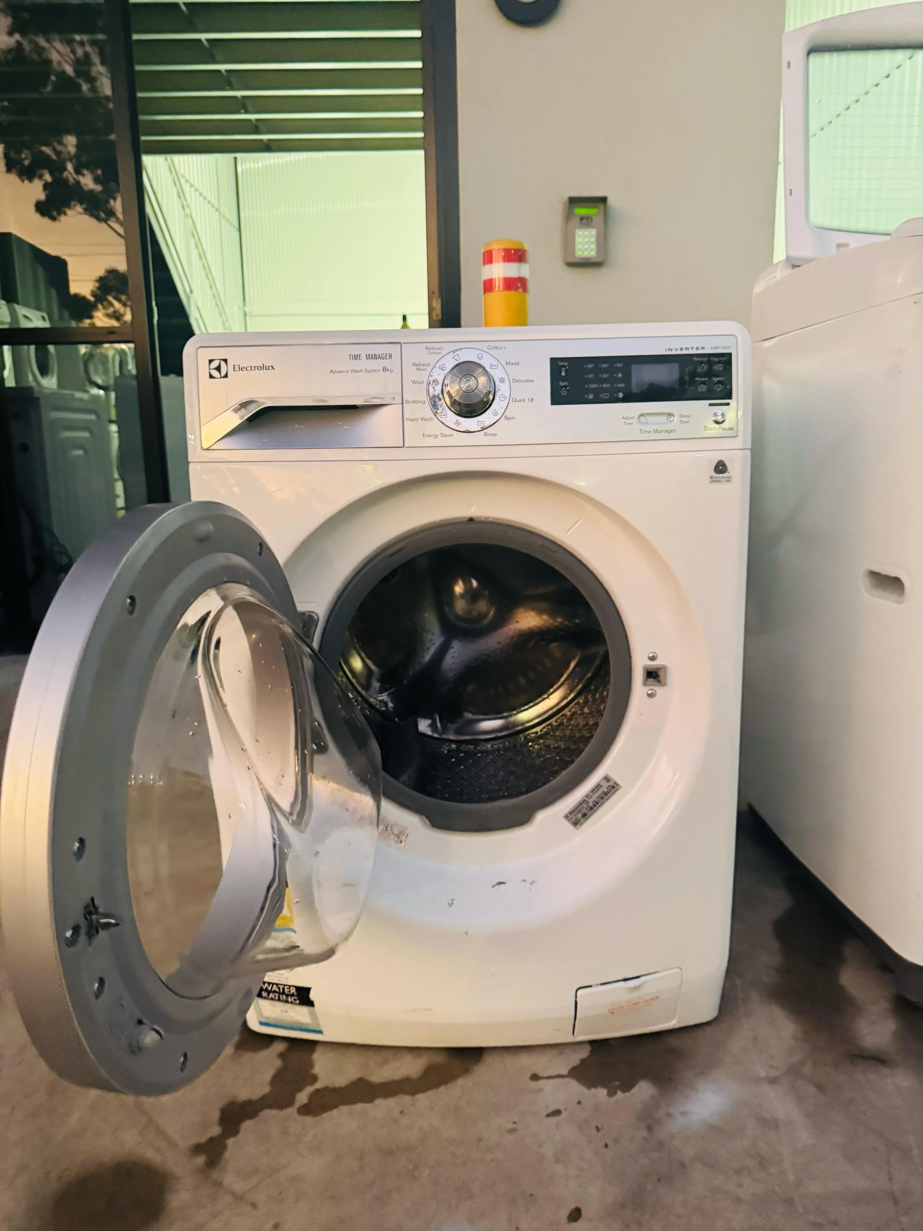**ELECTROLUX 8KGS FRONT LOADER WASHING MACHINE** FREE DELIVERY