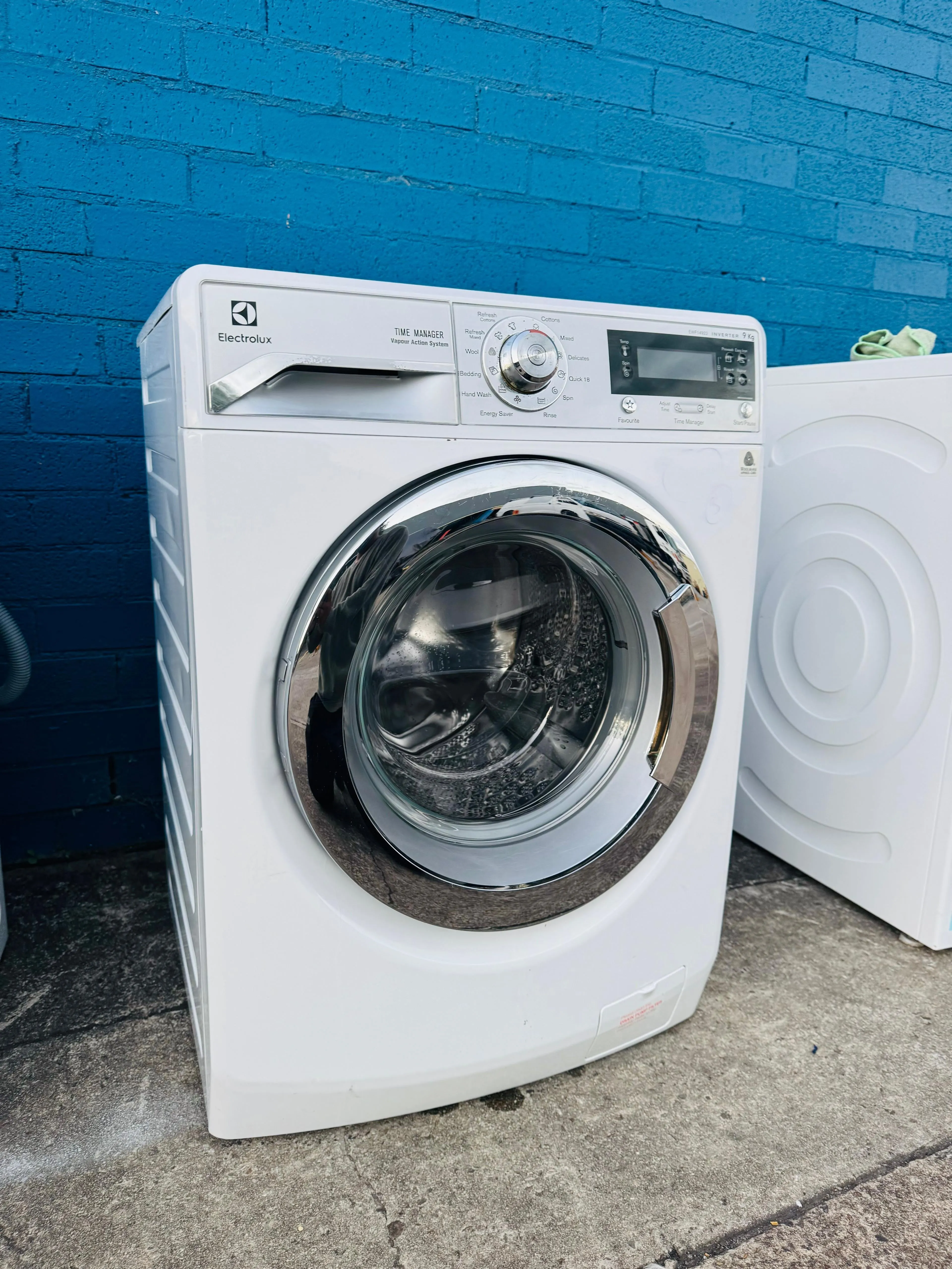 **ELECTROLUX 9KGS FRONT LOADER WASHING MACHINE**