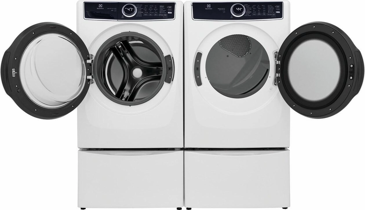 Electrolux Front Load Perfect Steam(TM) Gas Dryer with Predictive Dry(TM) and Instant Refresh - 8.0 Cu. Ft. - (ELFG7537AW)