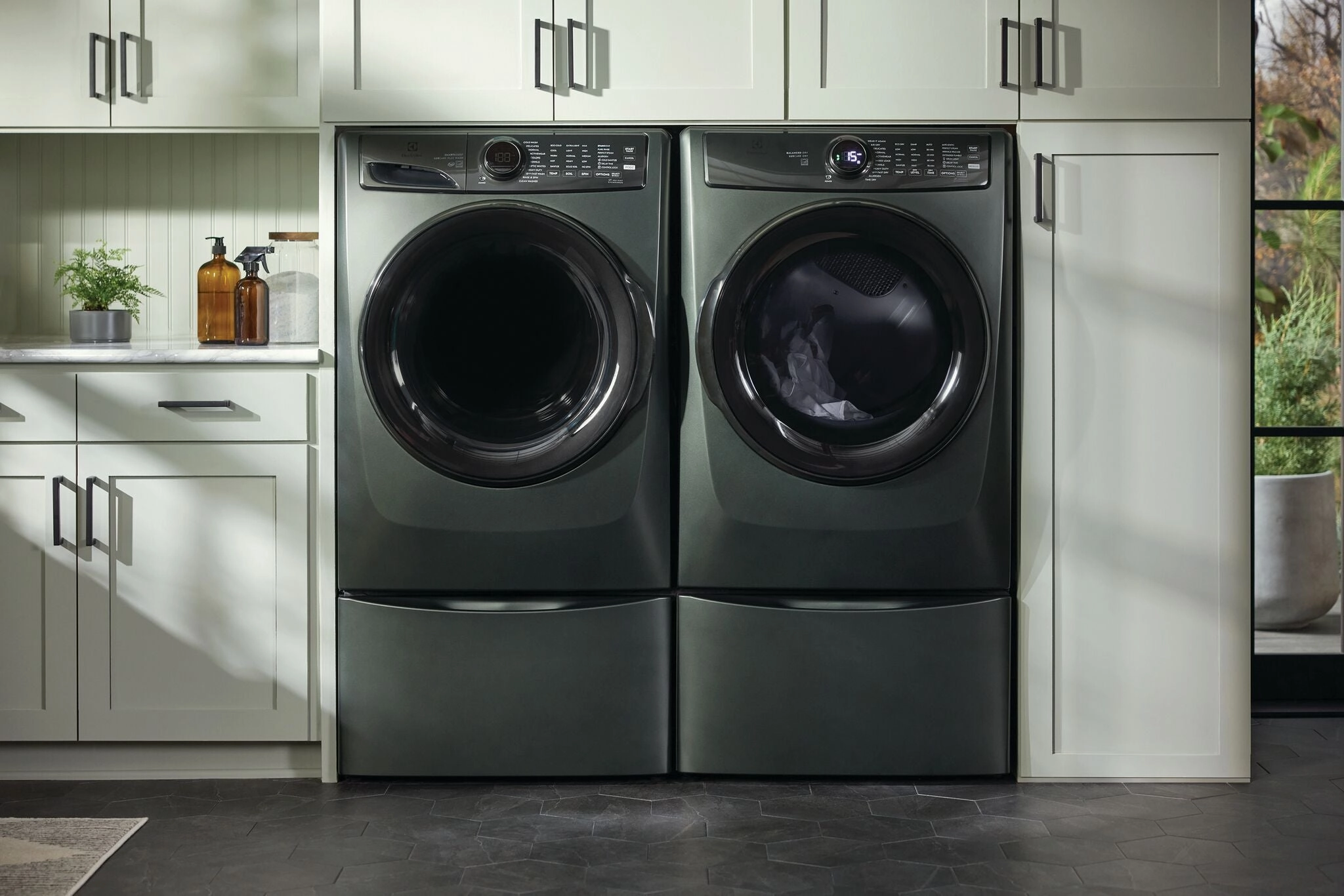 Electrolux Green Front Load Perfect Steam Gas Dryer (8 Cu. Ft.) - ELFG7738AA