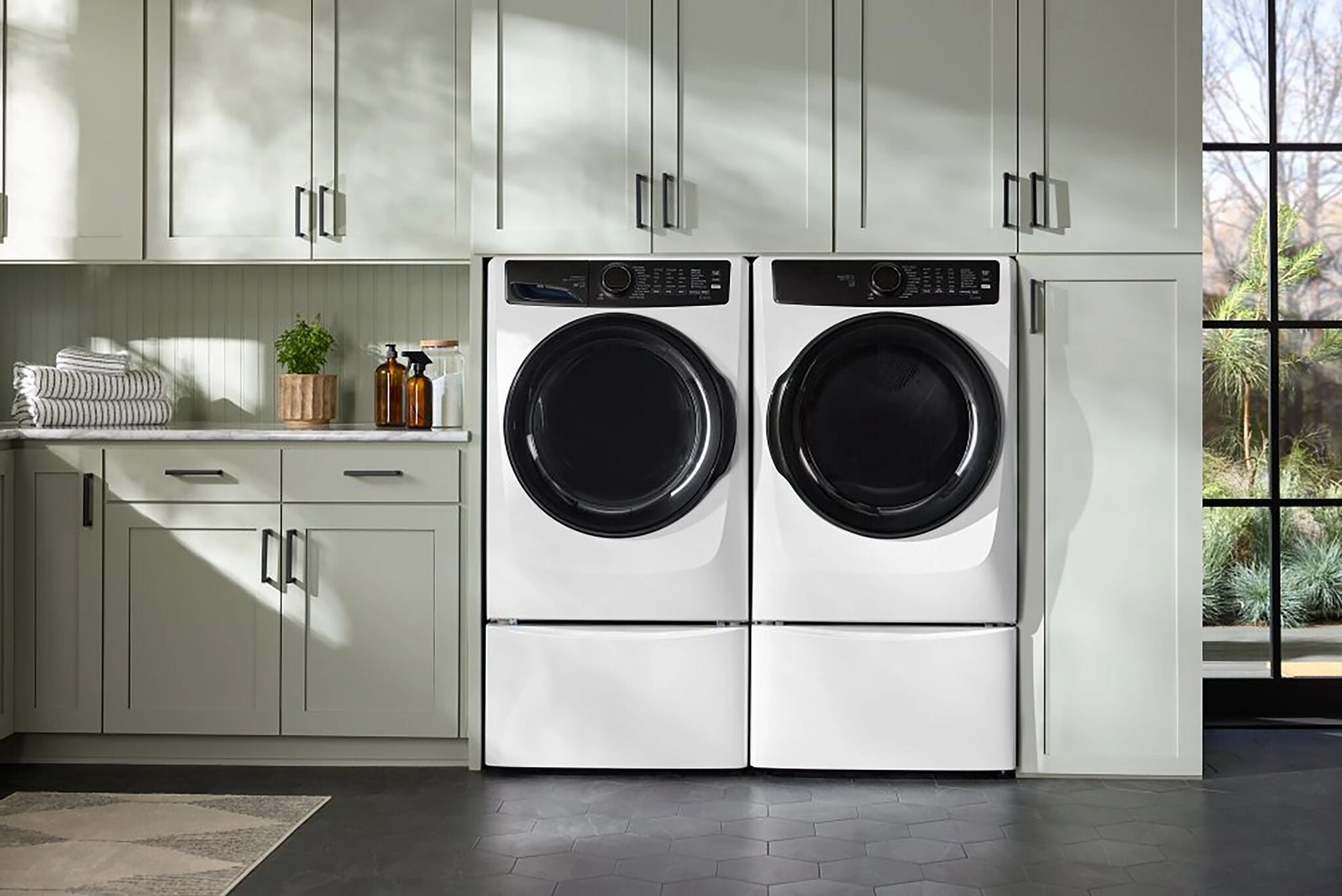 Electrolux White Front Load Perfect Steam Gas Dryer (8 Cu. Ft.) - ELFG7738AW