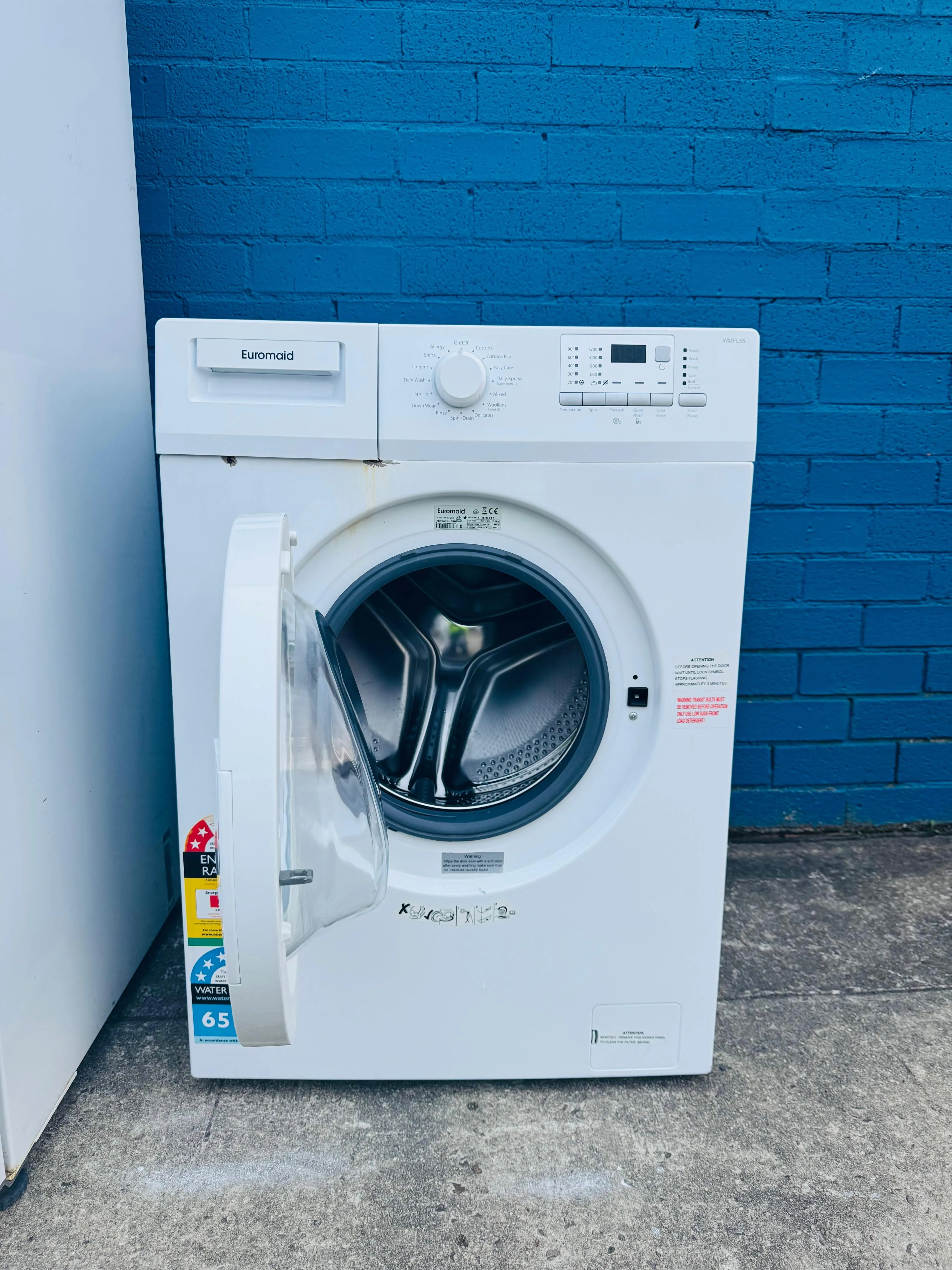 **EUROMAID 5.5KGS FRONT LOADER WASHING MACHINE**