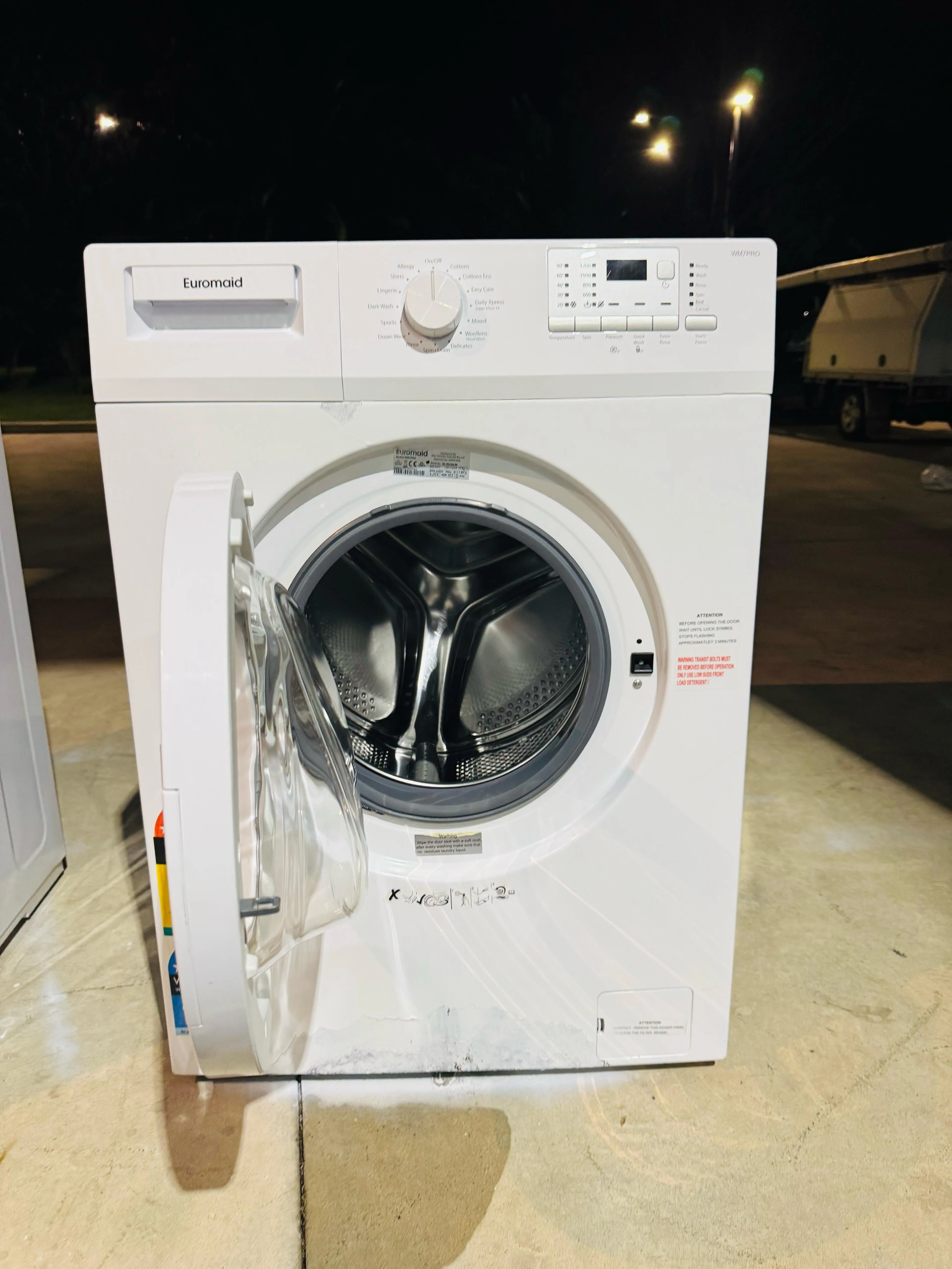 **EUROMAID 7 KGS FRONT LOADER WASHING MACHINE**
