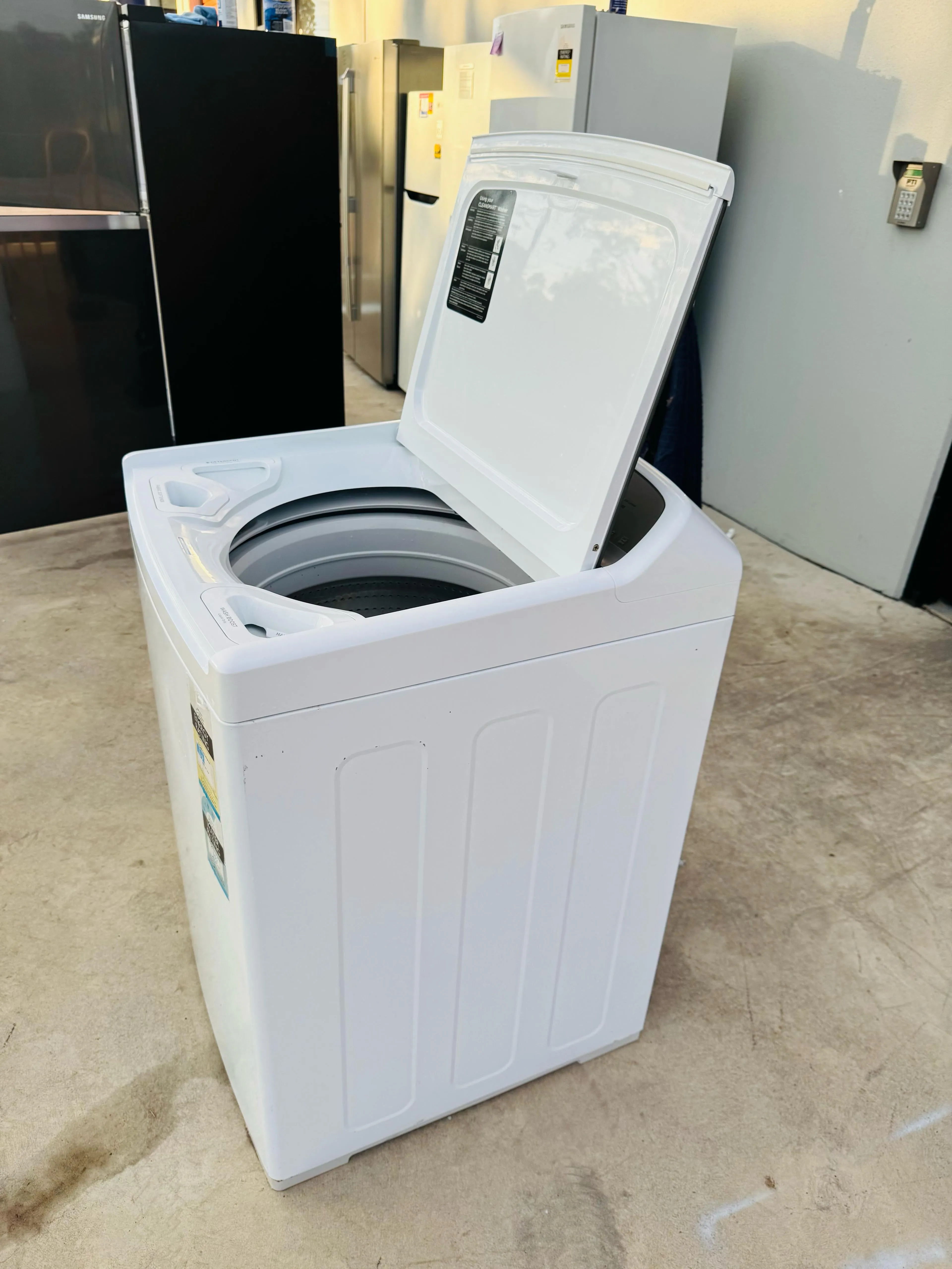 **FISHER & PAYKEL 10 KGS TOP LOADER WASHING MACHINE**