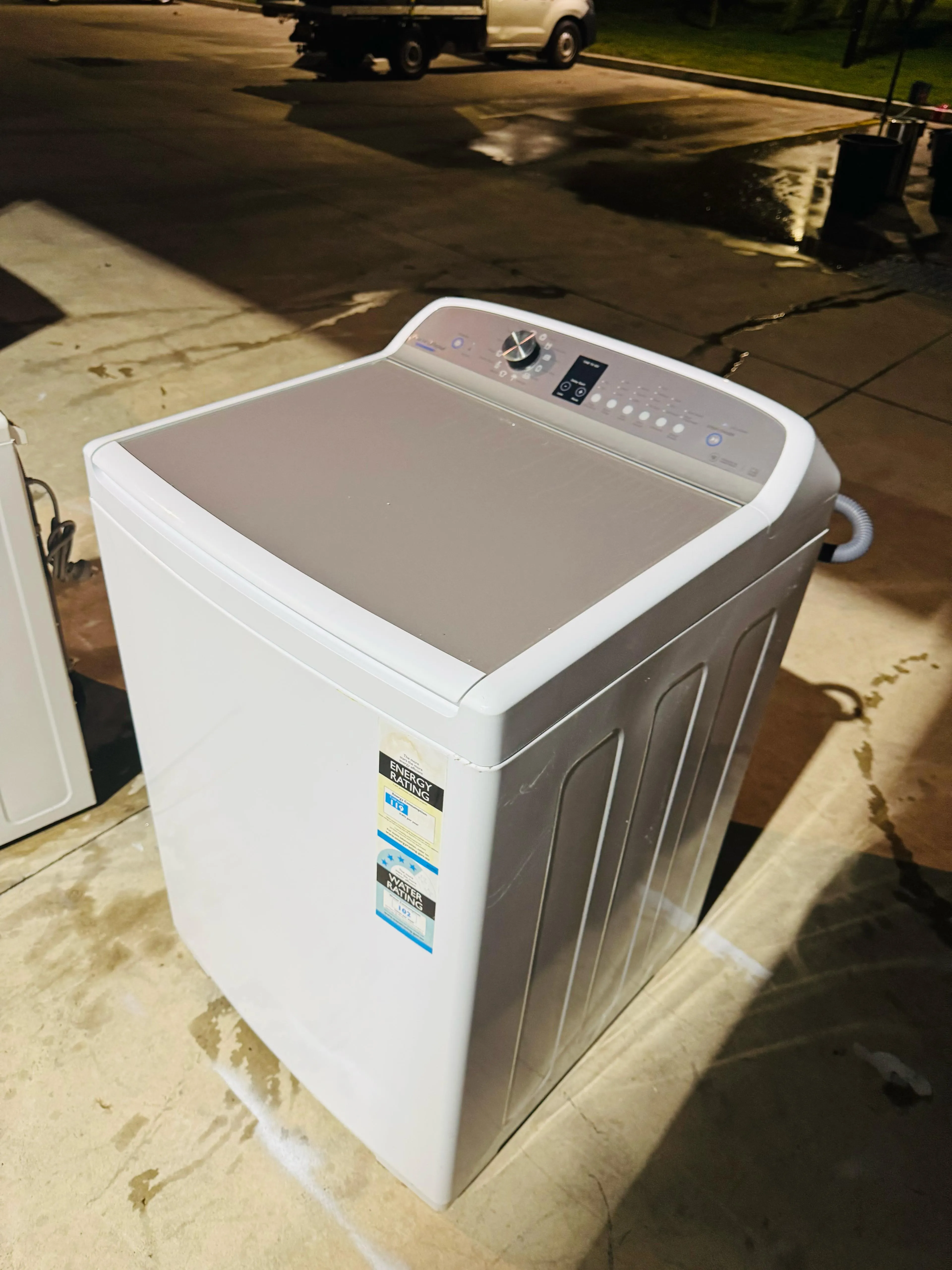 **FISHER & PAYKEL 10KGS  TOP LOADER WASHING MACHINE** FREE DELIVERY