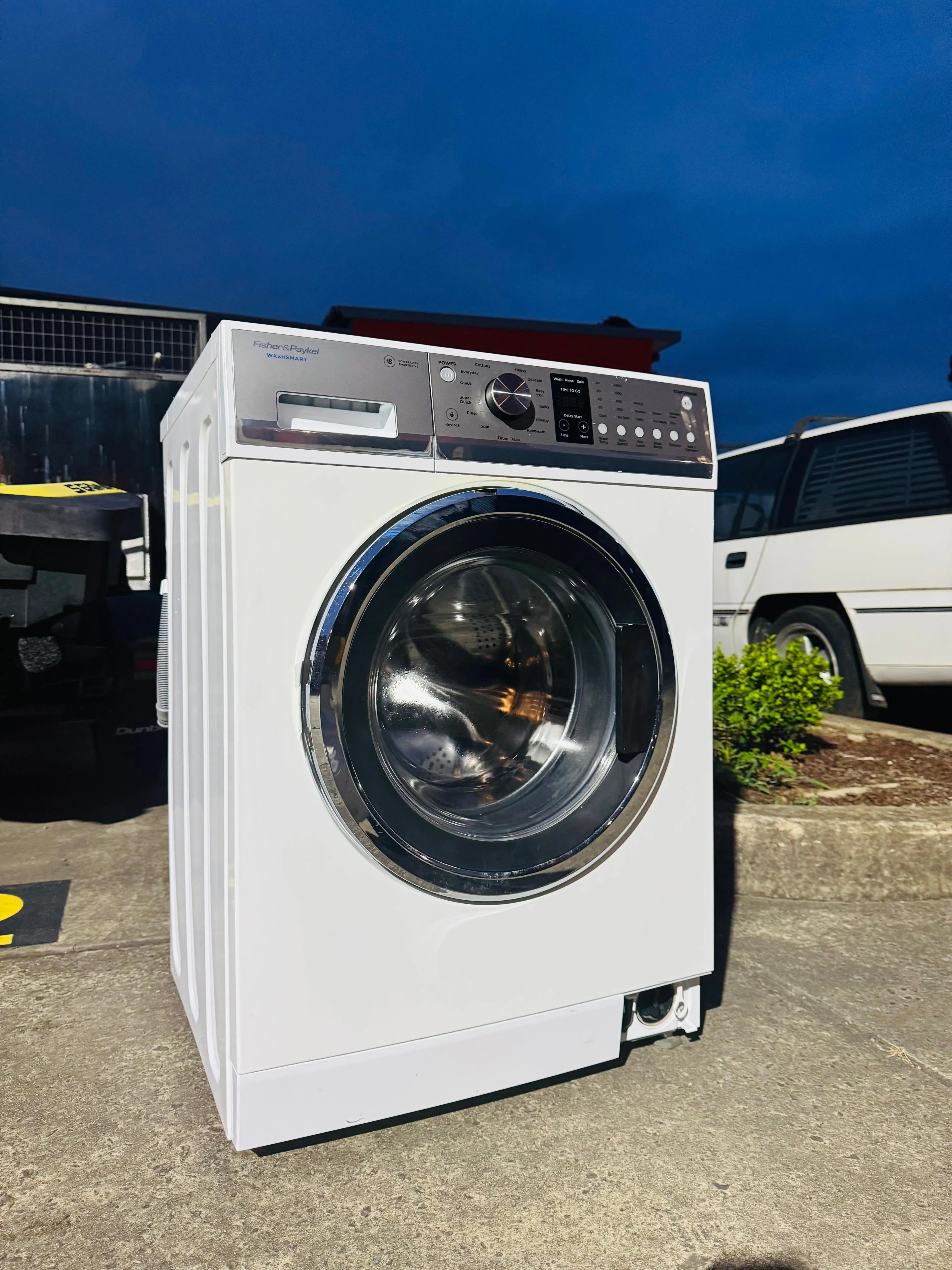 **FISHER & PAYKEL 7.5KGS FRONT LOADER WASHING MACHINE**