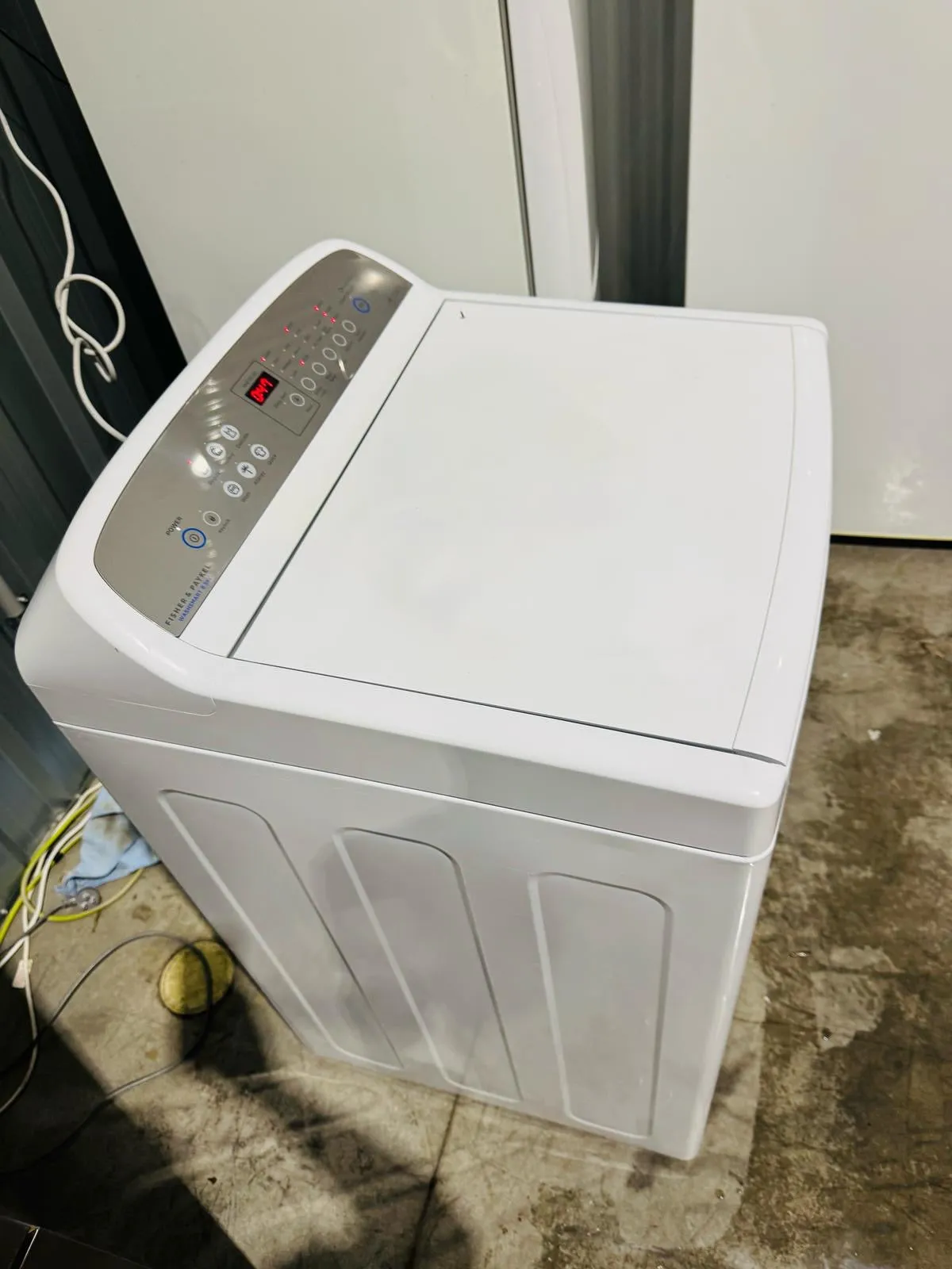 **FISHER & PAYKEL 8.5 KGS TOP LOADER WASHING MACHINE (B)**