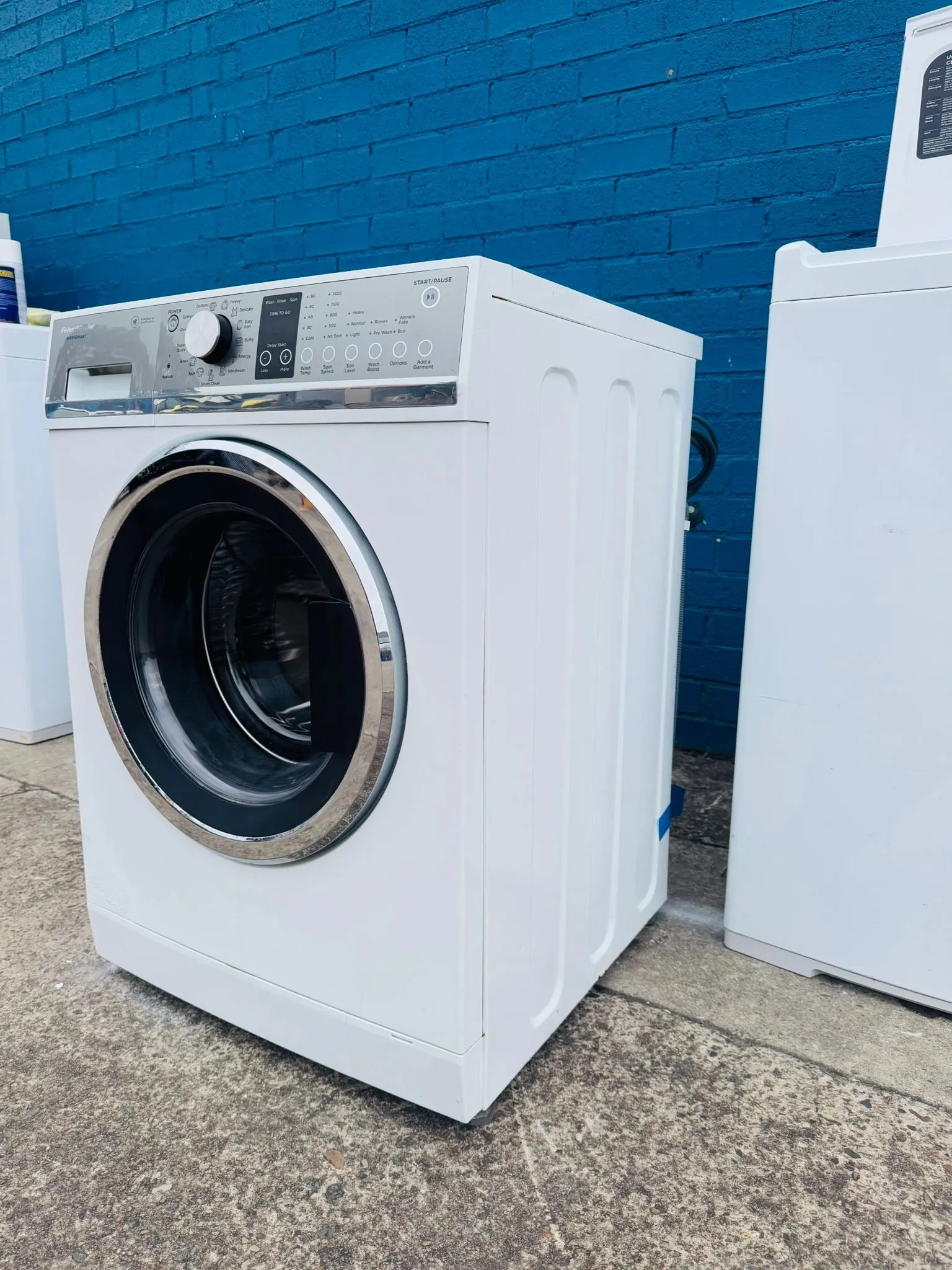 **FISHER & PAYKEL 8KGS FRONT LOADER WASHING MACHINE**