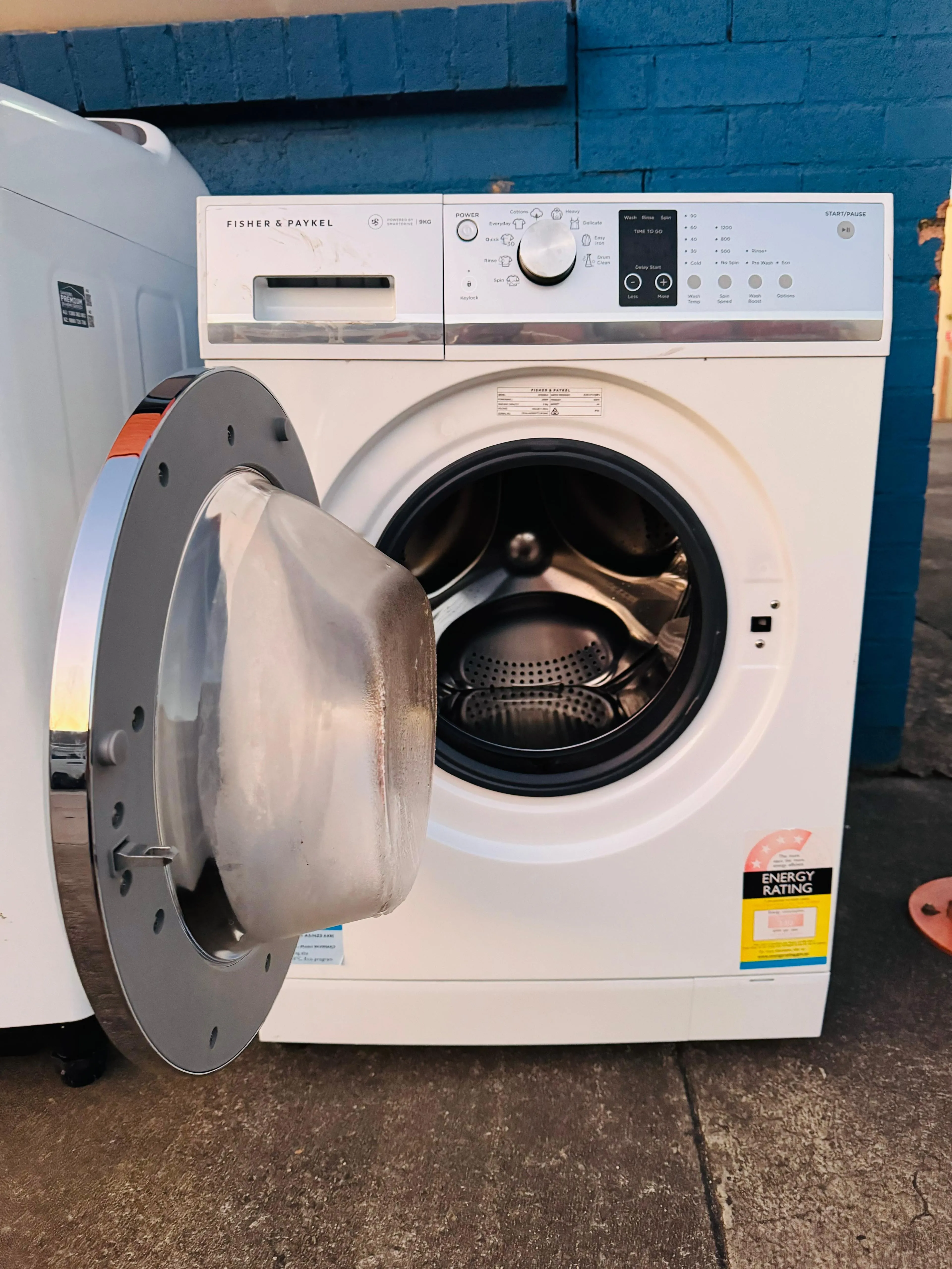 **FISHER & PAYKEL 9KGS FRONT LOADER WASHING MACHINE**
