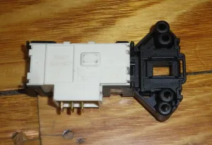Fisher & Paykel, Beko Front Loader Door Interlock Switch- Part # FP790304