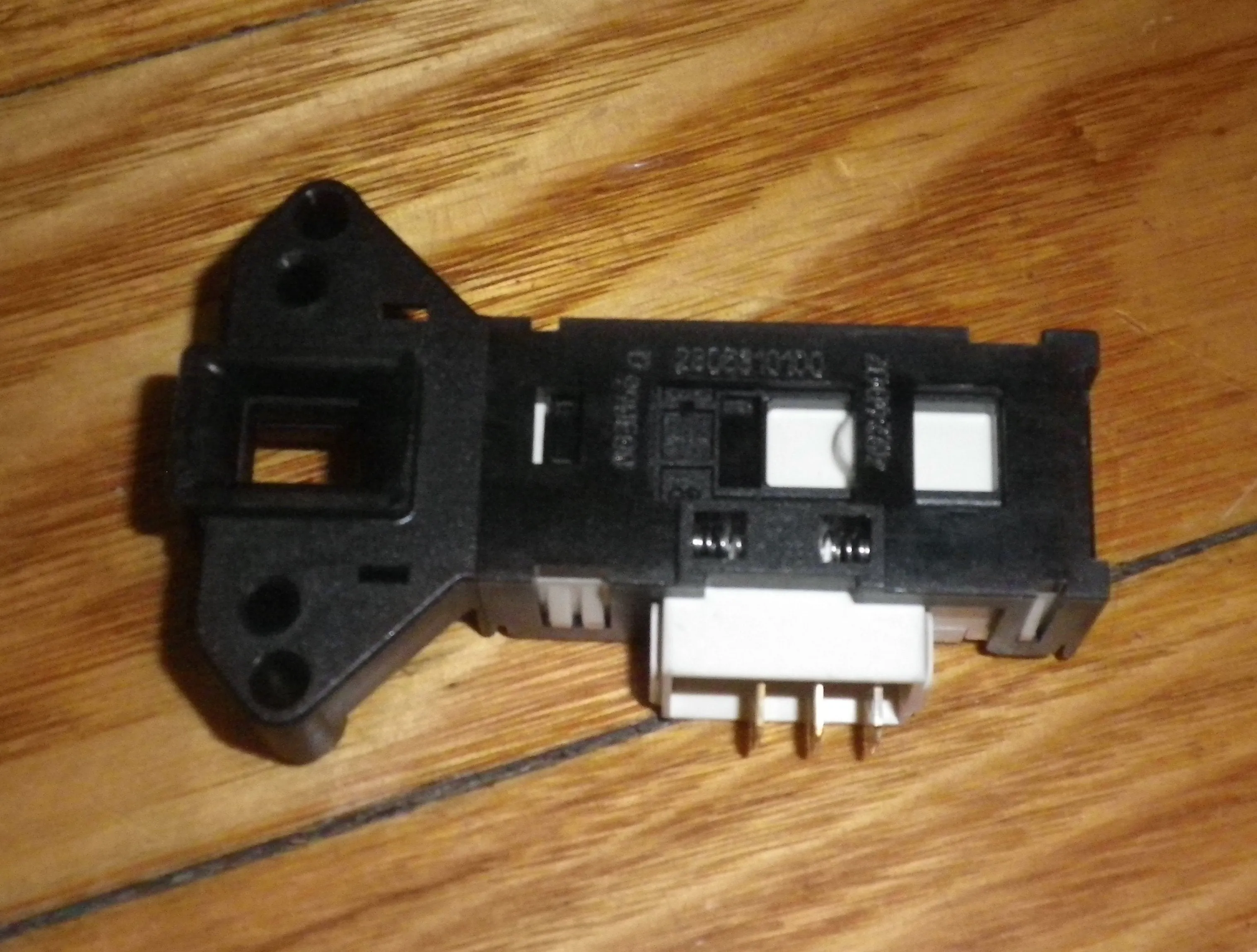 Fisher & Paykel, Beko Front Loader Door Interlock Switch- Part # FP790304