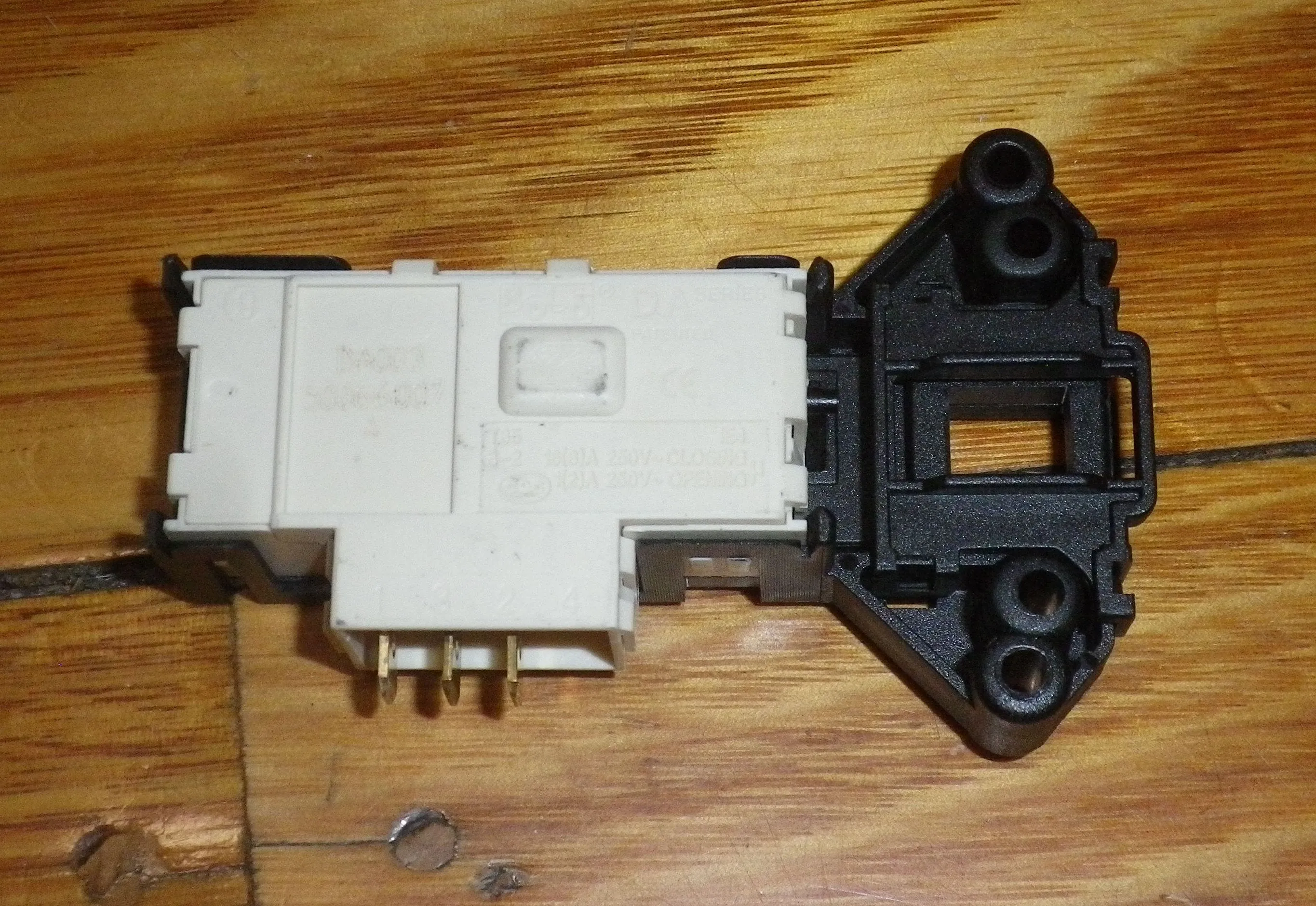 Fisher & Paykel, Beko Front Loader Door Interlock Switch- Part # FP790304