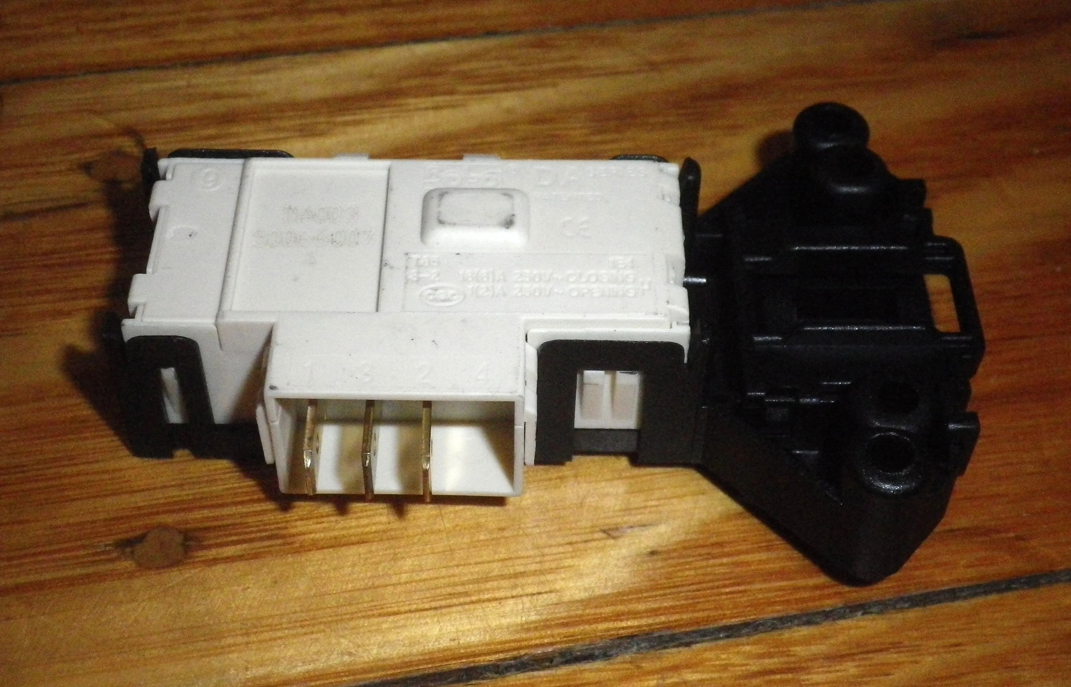 Fisher & Paykel, Beko Front Loader Door Interlock Switch- Part # FP790304