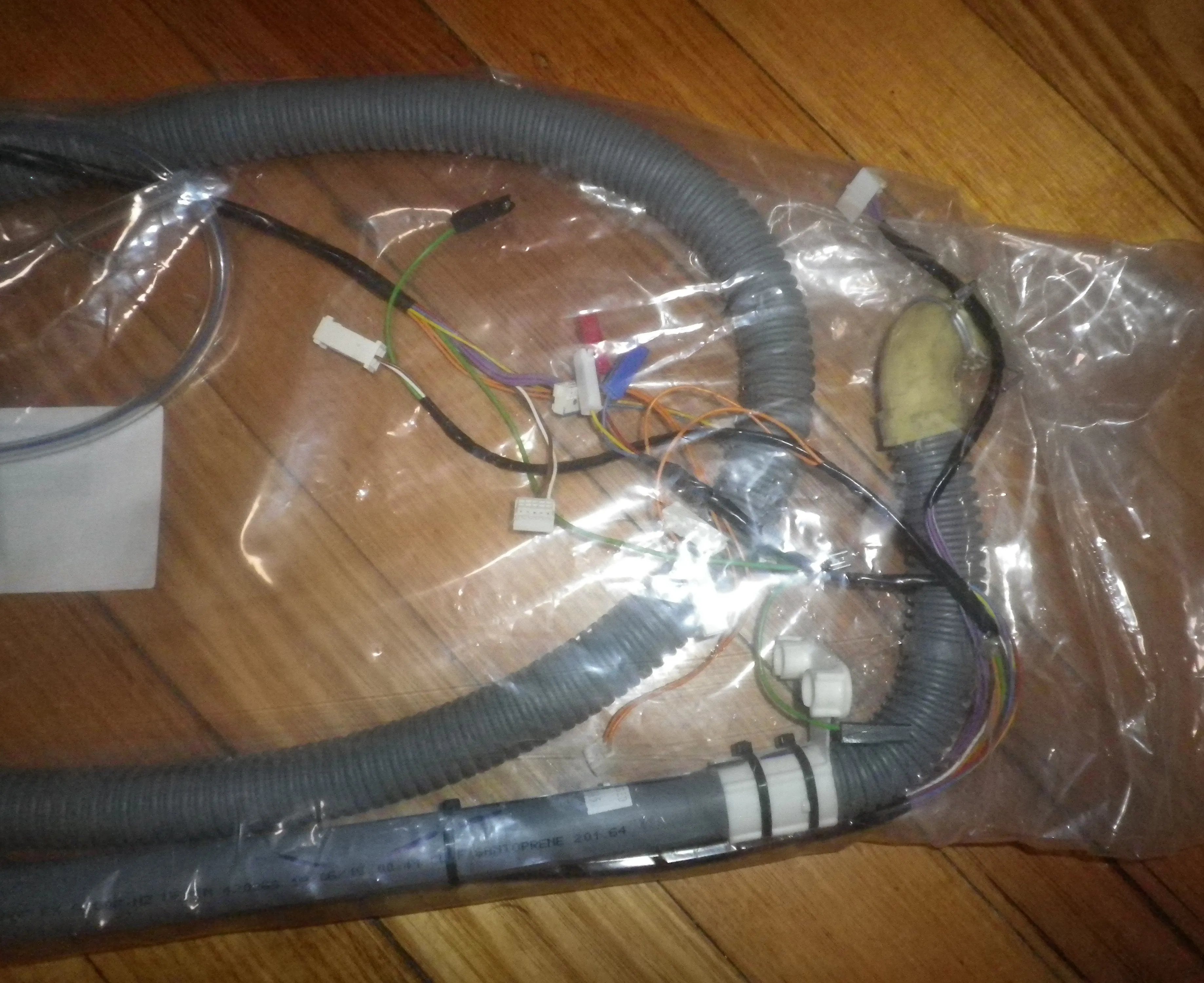 Fisher & Paykel Washing Machine Outlet Hose & Wiring Harness - Part # FP420822P