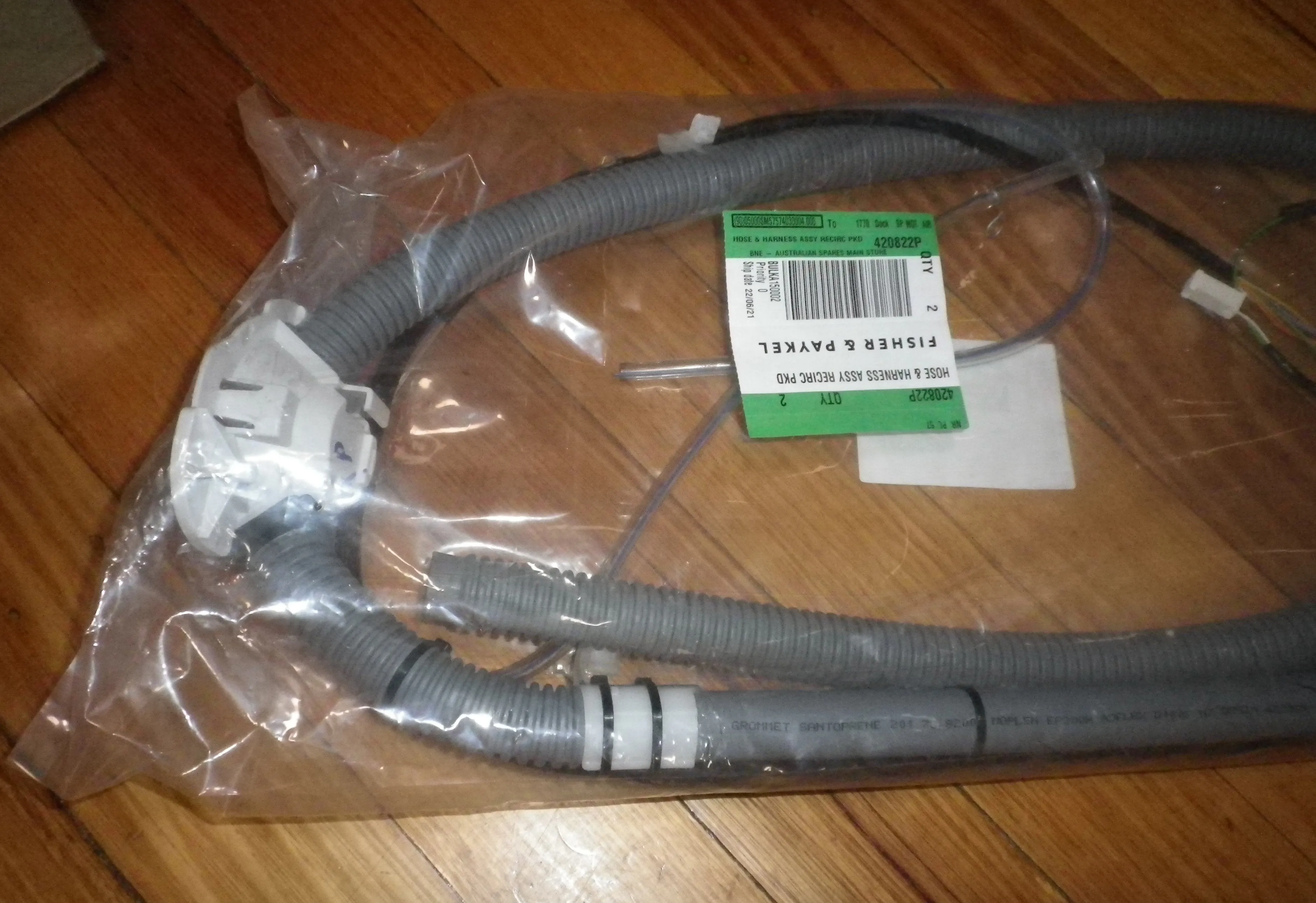 Fisher & Paykel Washing Machine Outlet Hose & Wiring Harness - Part # FP420822P