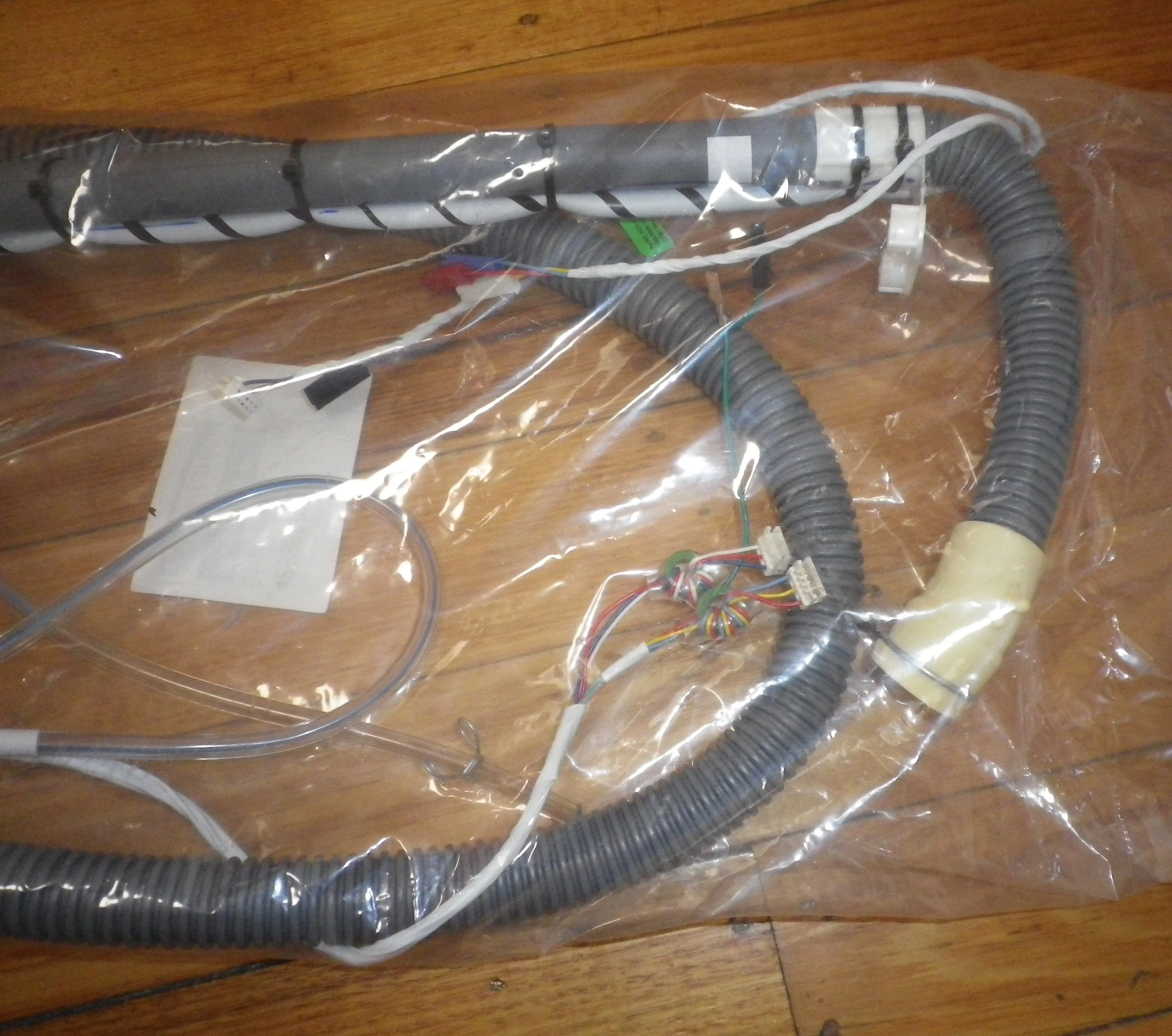 Fisher & Paykel Washing Machine Outlet Hose & Wiring Harness - Part # FP429552P