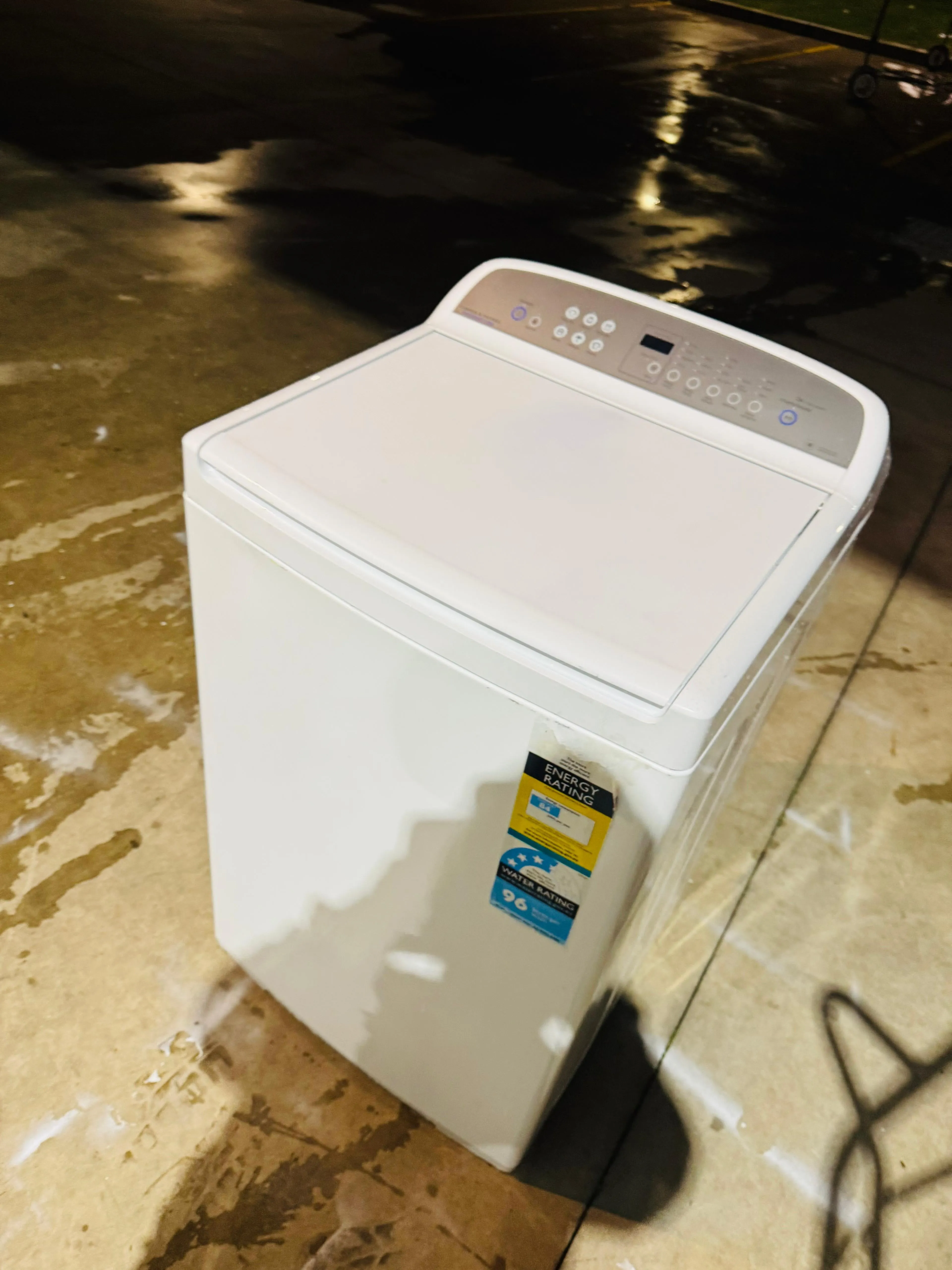 **FISHER AND PAYKEL 8.5 KGS TOP LOADER WASHING MACHINE**