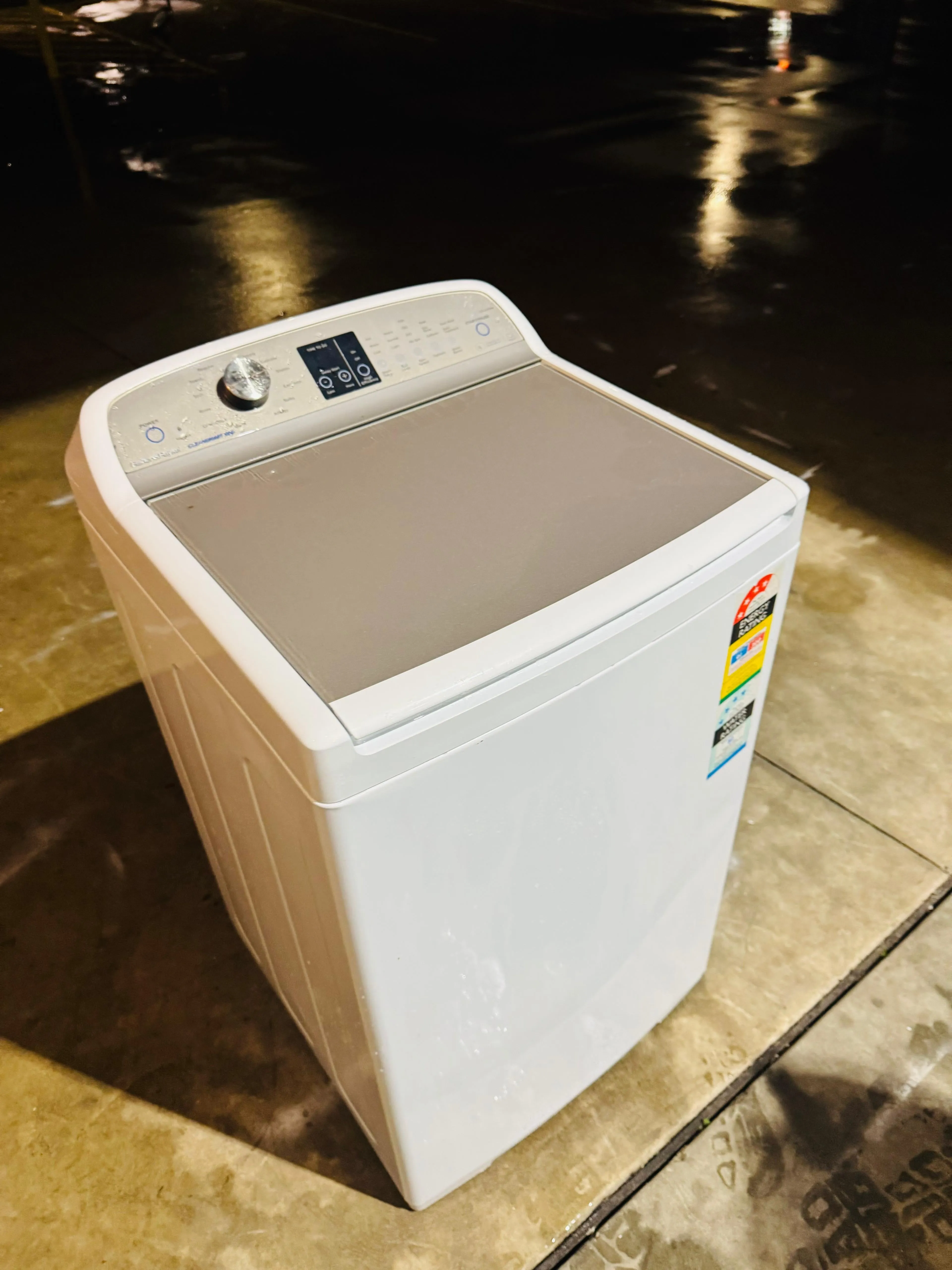 **FISHER AND PAYKEL 8KGS TOP LOADER WASHING MACHINE**