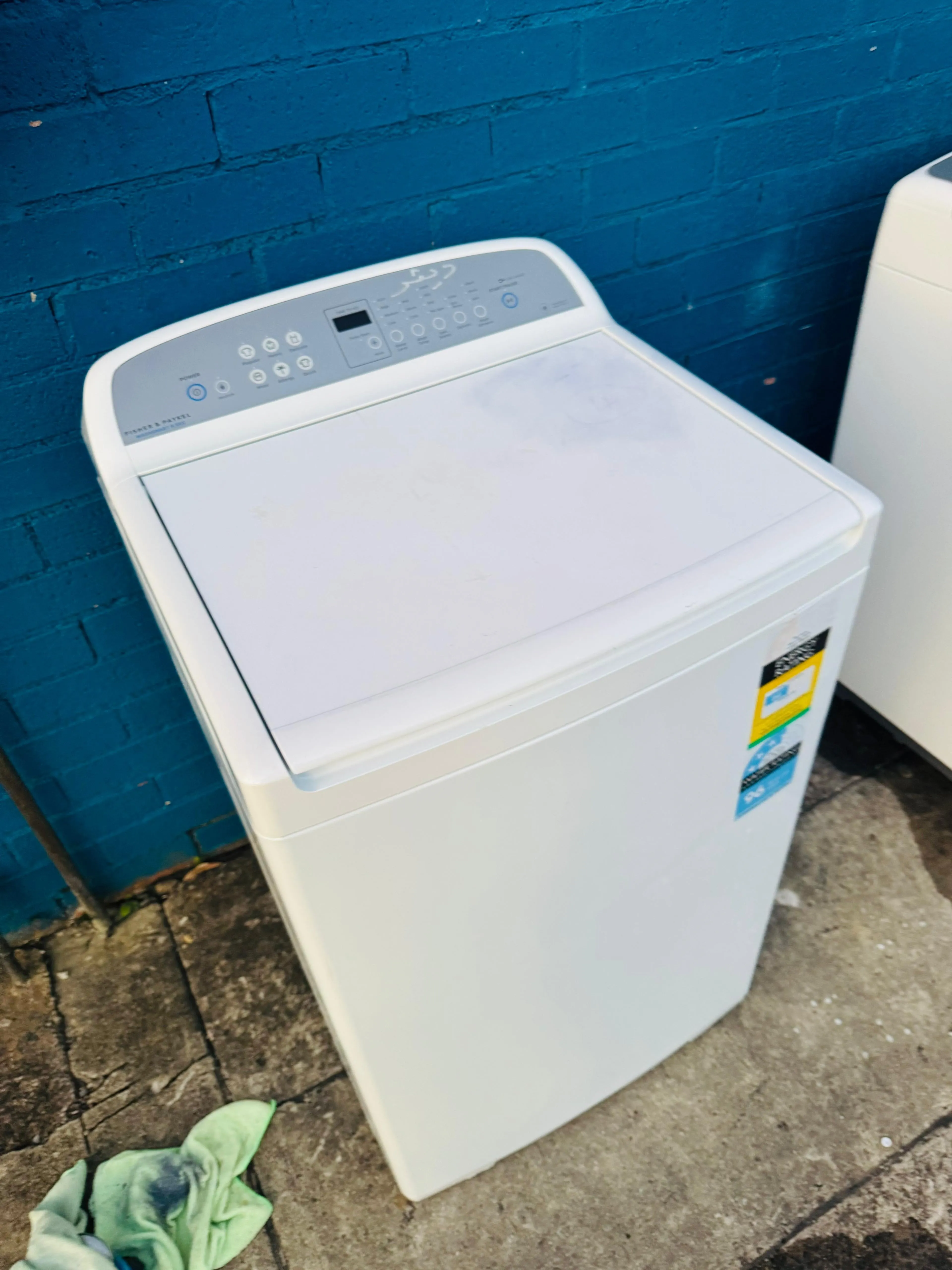 **FISHERS & PAYKEL 8.5 KGS TOP LOADER WASHING MACHINE**