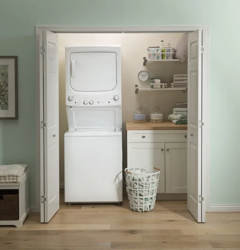 GE White Unitized Spacemaker Washer (4.4 Cu.Ft.) and White Gas Dryer (5.9 Cu.Ft.) - GUD27GSSMWW
